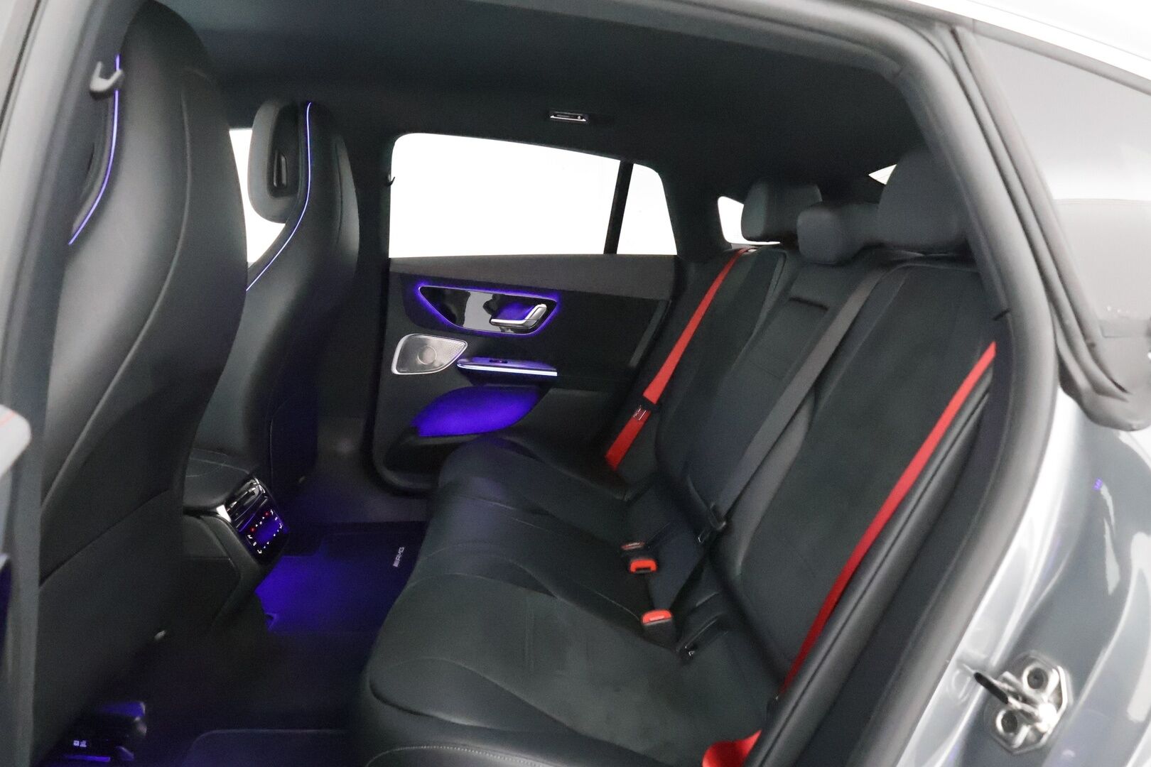 MERCEDES-BENZ EQE 2023 43 AMG 4MATIC - Koukku / Distronic+ / Ilma-alusta / Burmester / Digital Light / 360° Kamera / Sporttipenkit Muistilla / Ohjausavustin / KeylessGo - HULLUT AVAJAISHULINAT KORKOTARJOUS 3,29 %