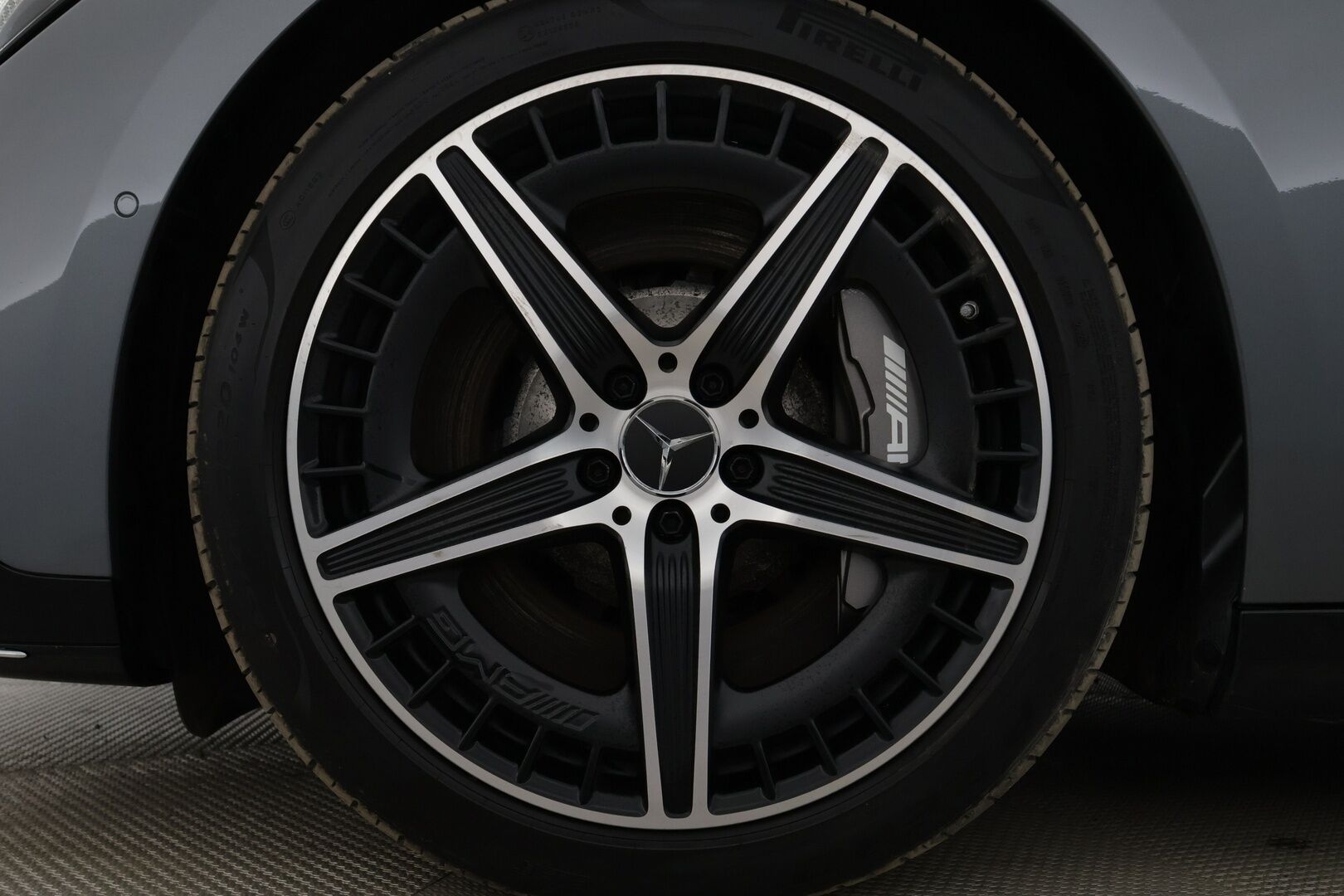 MERCEDES-BENZ EQE 2023 43 AMG 4MATIC - Koukku / Distronic+ / Ilma-alusta / Burmester / Digital Light / 360° Kamera / Sporttipenkit Muistilla / Ohjausavustin / KeylessGo - HULLUT AVAJAISHULINAT KORKOTARJOUS 3,29 %