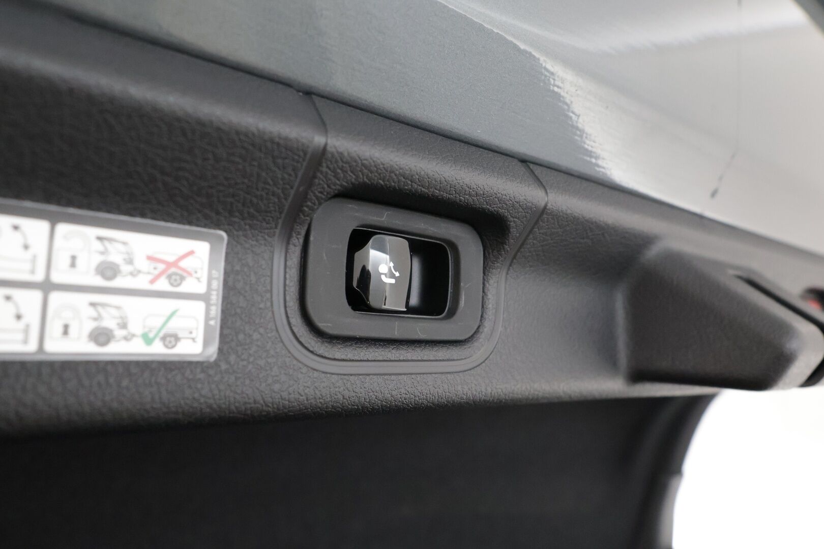 MERCEDES-BENZ EQE 2023 43 AMG 4MATIC - Koukku / Distronic+ / Ilma-alusta / Burmester / Digital Light / 360° Kamera / Sporttipenkit Muistilla / Ohjausavustin / KeylessGo - HULLUT AVAJAISHULINAT KORKOTARJOUS 3,29 %