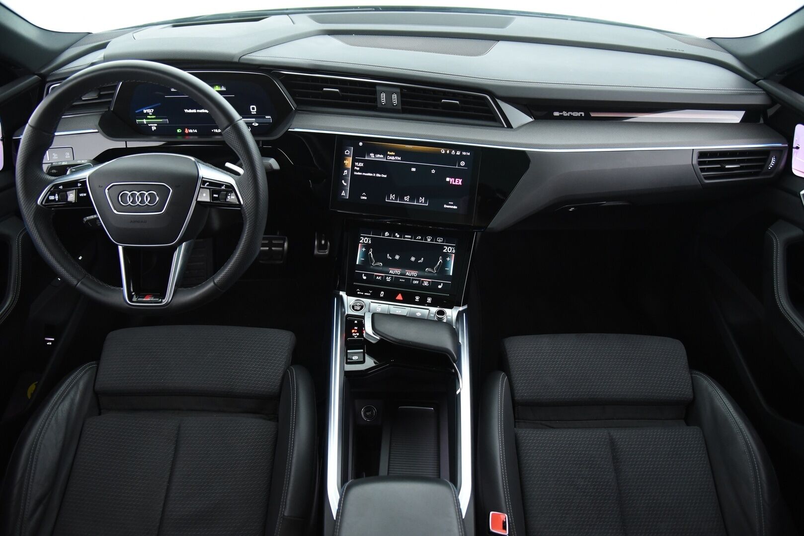 AUDI Q8 E-TRON 2024 Sportback 55 quattro S line - Adapt. Vakkari / Ilma-alusta / Digipeilit / HUD / 360° Kamera / Panorama / Matrix LED / Sporttipenkki Muistilla / KeylessGo