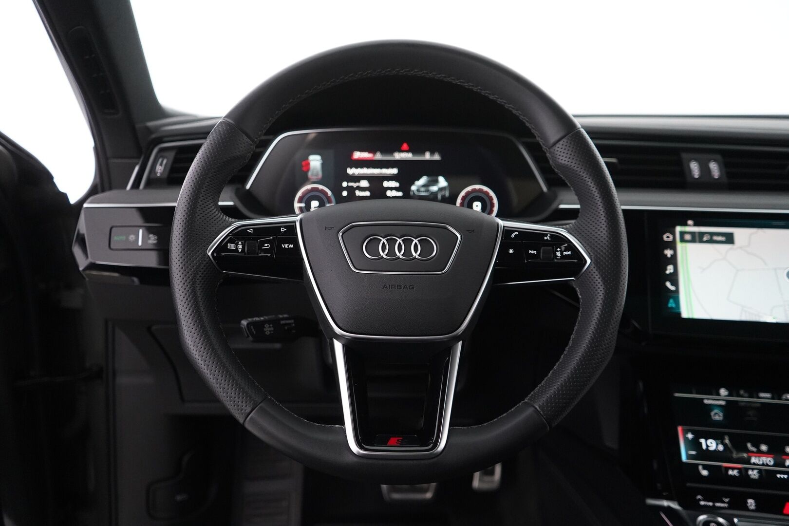 AUDI Q8 E-TRON 2024 Sportback 55 quattro S line - Adapt. Vakkari | Ilma-alusta | Digipeilit | HUD | 360° Kamera / Panorama | Matrix LED | Sporttipenkki Muistilla | KeylessGo