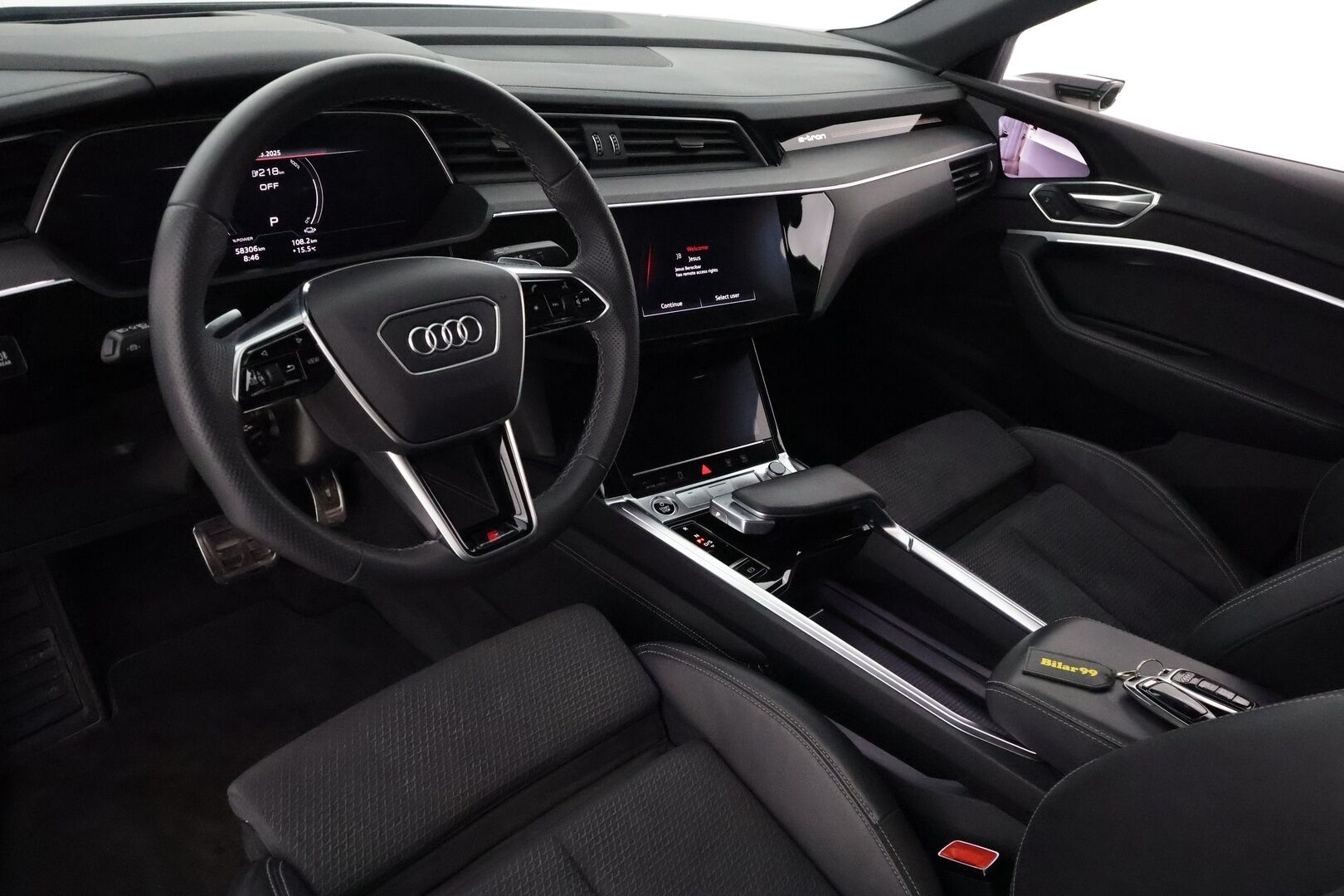 AUDI Q8 E-TRON 2024 Sportback 55 quattro S line - 2,99 % KORKOTARJOUS TÄHÄN AUTOON 14.9. ASTI! - Adapt. Vakkari / Ilma-alusta / Digipeilit / HUD / 360° Kamera / Panorama / Matrix LED / Sporttipenkki Muistilla / KeylessGo