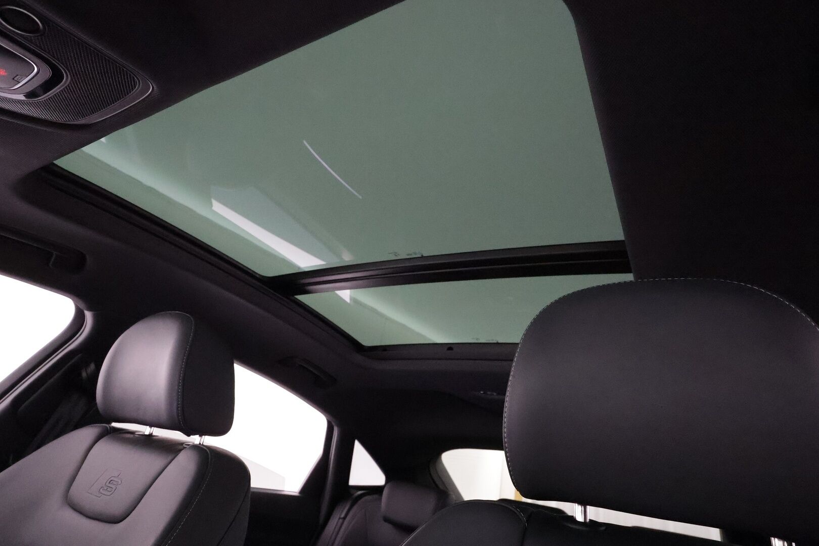 AUDI Q8 E-TRON 2024 Sportback 55 quattro S line - 2,99 % KORKOTARJOUS TÄHÄN AUTOON 14.9. ASTI! - Adapt. Vakkari / Ilma-alusta / Digipeilit / HUD / 360° Kamera / Panorama / Matrix LED / Sporttipenkki Muistilla / KeylessGo