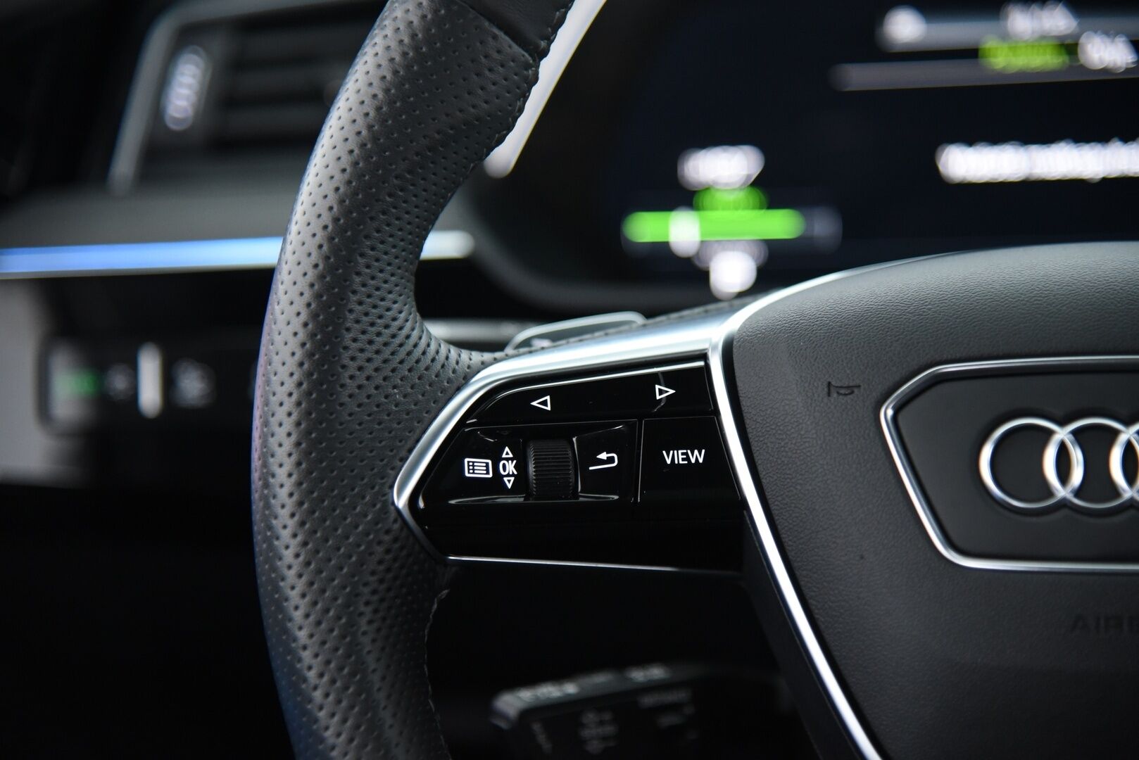 AUDI Q8 E-TRON 2024 Sportback 55 quattro S line - 2,99 % KORKOTARJOUS TÄHÄN AUTOON 14.9. ASTI! - Adapt. Vakkari / Ilma-alusta / Digipeilit / HUD / 360° Kamera / Panorama / Matrix LED / Sporttipenkki Muistilla / KeylessGo