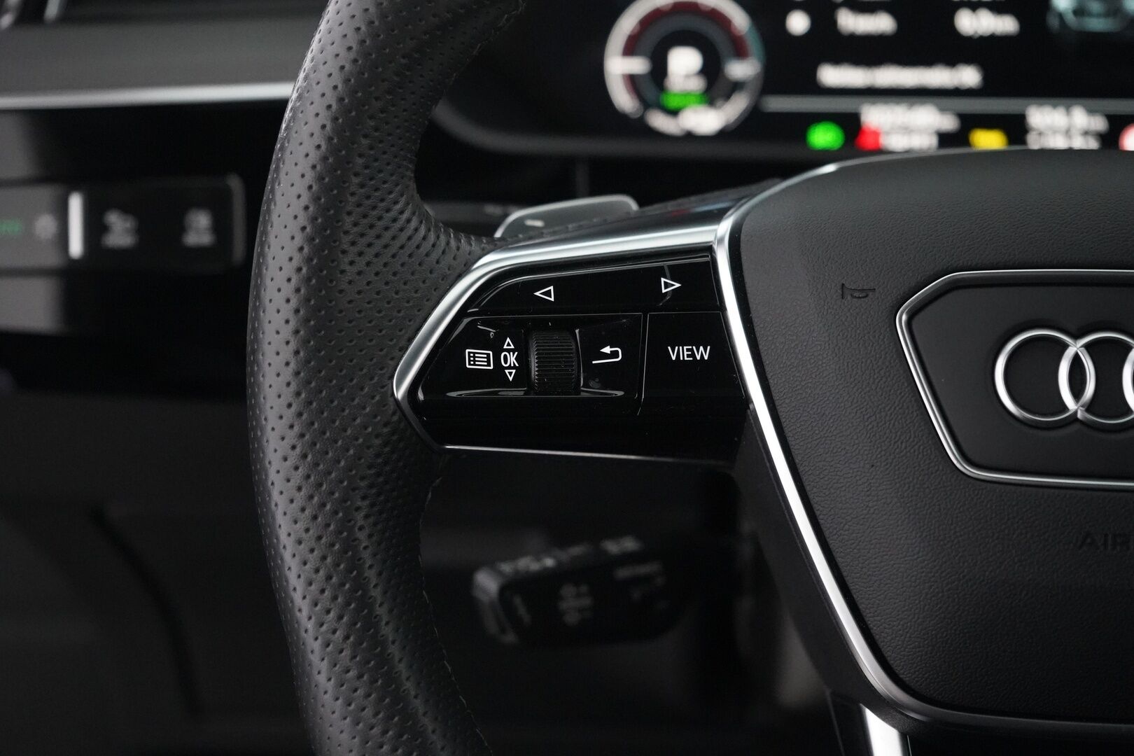 AUDI Q8 E-TRON 2024 Sportback 55 quattro S line - Adapt. Vakkari | Ilma-alusta | Digipeilit | HUD | 360° Kamera / Panorama | Matrix LED | Sporttipenkki Muistilla | KeylessGo