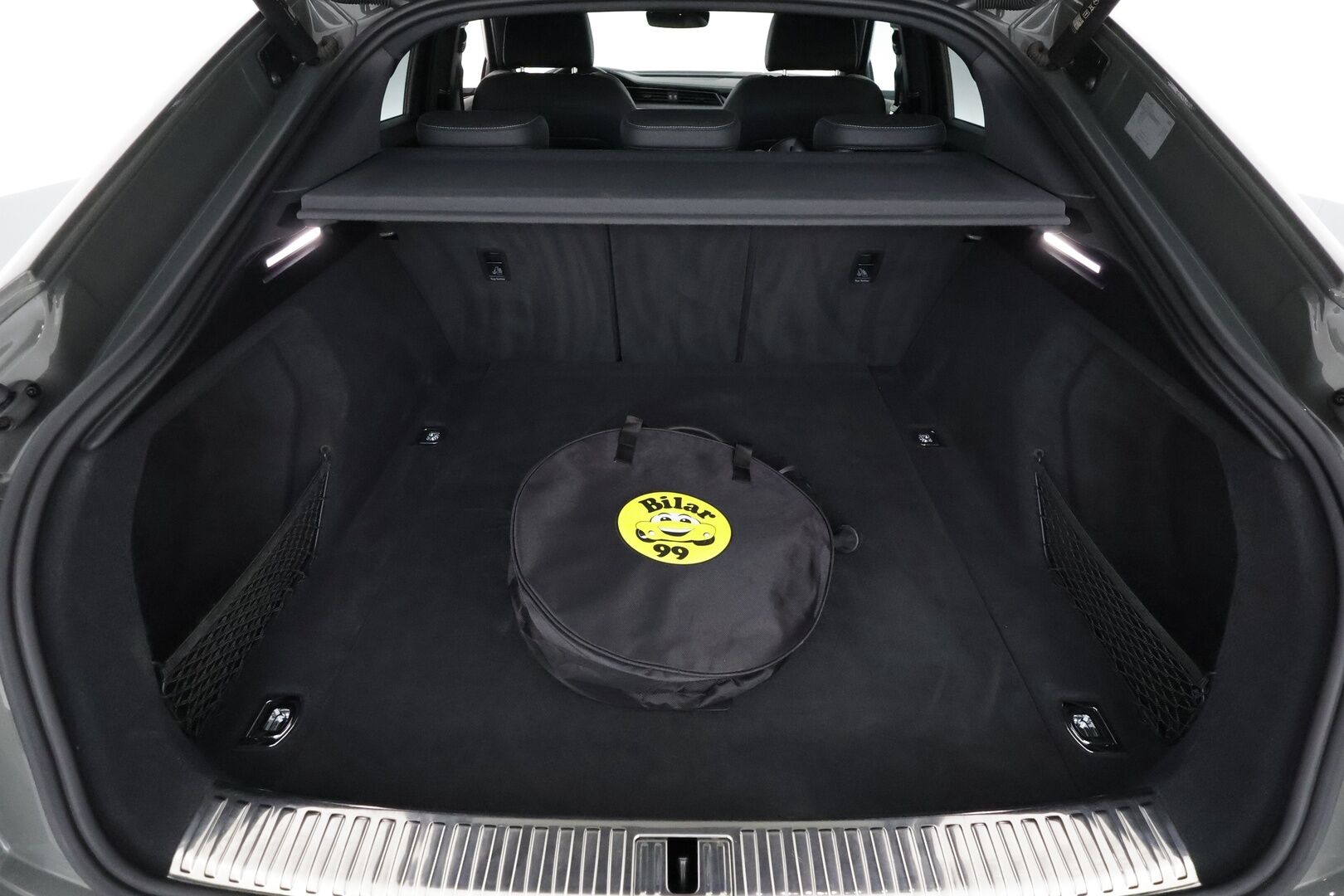 AUDI Q8 E-TRON 2024 Sportback 55 quattro S line - 2,99 % KORKOTARJOUS TÄHÄN AUTOON 14.9. ASTI! - Adapt. Vakkari / Ilma-alusta / Digipeilit / HUD / 360° Kamera / Panorama / Matrix LED / Sporttipenkki Muistilla / KeylessGo