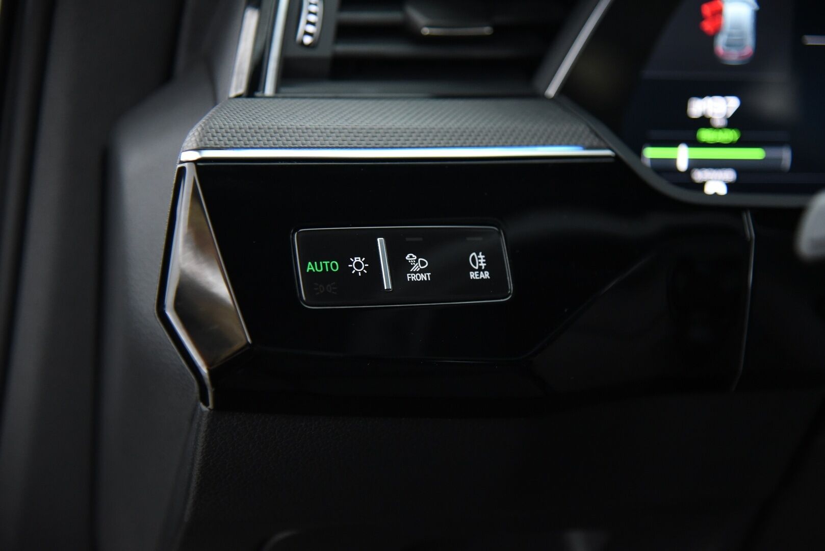 AUDI Q8 E-TRON 2024 Sportback 55 quattro S line - Adapt. Vakkari / Ilma-alusta / Digipeilit / HUD / 360° Kamera / Panorama / Matrix LED / Sporttipenkki Muistilla / KeylessGo