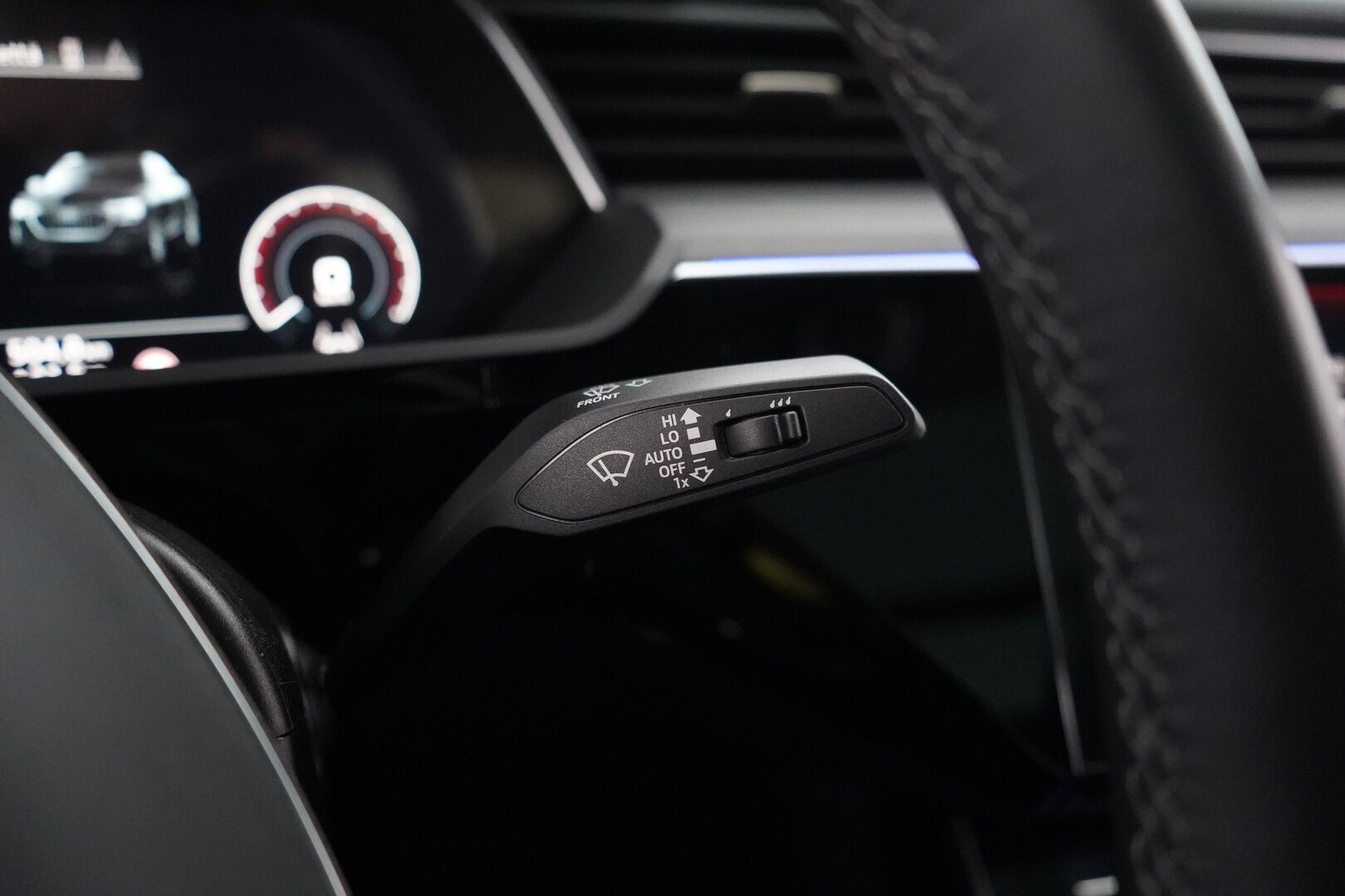 AUDI Q8 E-TRON 2024 Sportback 55 quattro S line - Adapt. Vakkari | Ilma-alusta | Digipeilit | HUD | 360° Kamera / Panorama | Matrix LED | Sporttipenkki Muistilla | KeylessGo