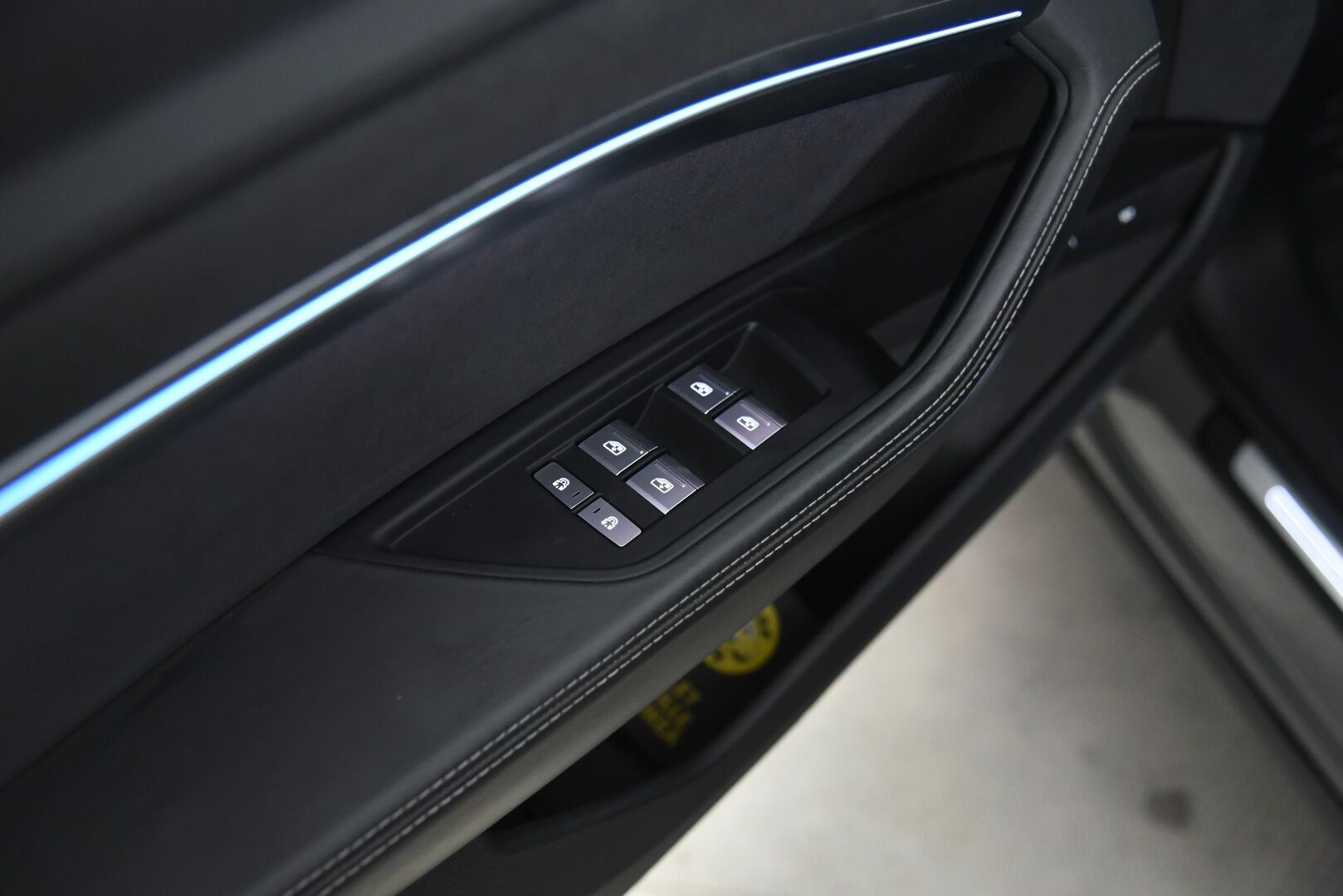 AUDI Q8 E-TRON 2024 Sportback 55 quattro S line - 2,99 % KORKOTARJOUS TÄHÄN AUTOON 14.9. ASTI! - Adapt. Vakkari / Ilma-alusta / Digipeilit / HUD / 360° Kamera / Panorama / Matrix LED / Sporttipenkki Muistilla / KeylessGo