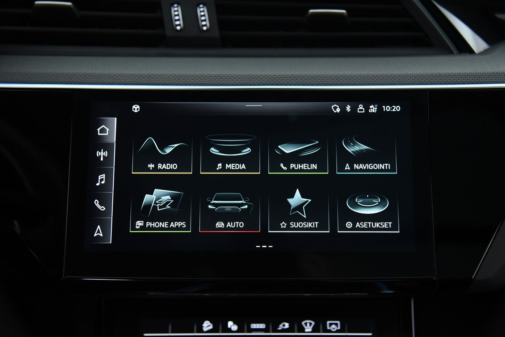 AUDI Q8 E-TRON 2024 Sportback 55 quattro S line - 2,99 % KORKOTARJOUS TÄHÄN AUTOON 14.9. ASTI! - Adapt. Vakkari / Ilma-alusta / Digipeilit / HUD / 360° Kamera / Panorama / Matrix LED / Sporttipenkki Muistilla / KeylessGo
