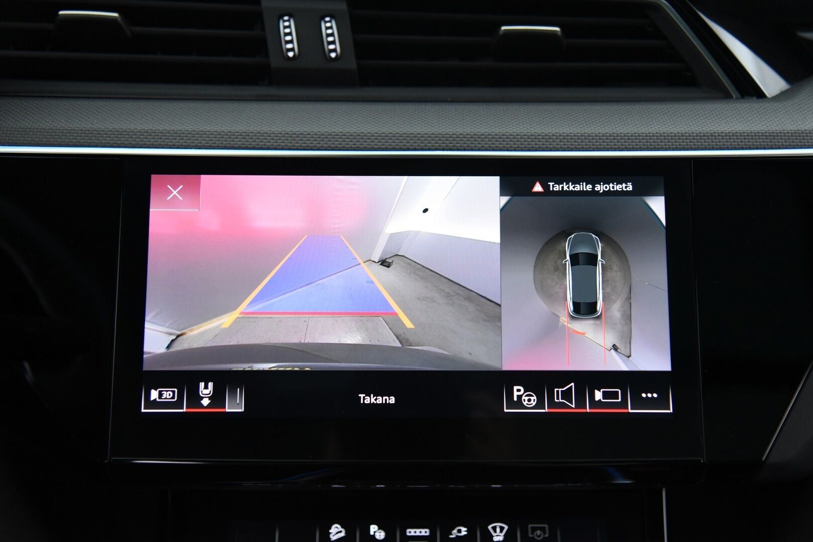 AUDI Q8 E-TRON 2024 Sportback 55 quattro S line - 2,99 % KORKOTARJOUS TÄHÄN AUTOON 14.9. ASTI! - Adapt. Vakkari / Ilma-alusta / Digipeilit / HUD / 360° Kamera / Panorama / Matrix LED / Sporttipenkki Muistilla / KeylessGo