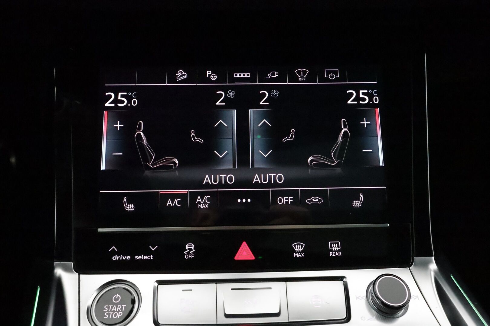 AUDI Q8 E-TRON 2024 Sportback 55 quattro S line - 2,99 % KORKOTARJOUS TÄHÄN AUTOON 14.9. ASTI! - Adapt. Vakkari / Ilma-alusta / Digipeilit / HUD / 360° Kamera / Panorama / Matrix LED / Sporttipenkki Muistilla / KeylessGo