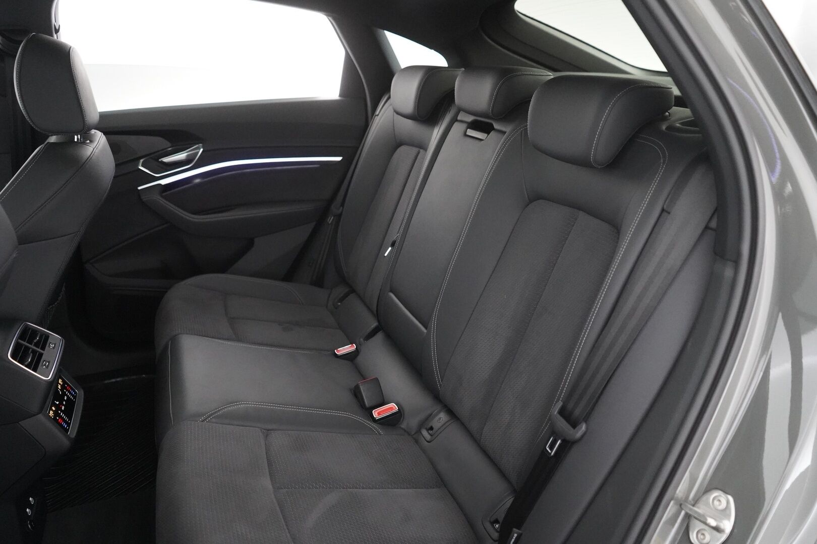 AUDI Q8 E-TRON 2024 Sportback 55 quattro S line - Adapt. Vakkari | Ilma-alusta | Digipeilit | HUD | 360° Kamera / Panorama | Matrix LED | Sporttipenkki Muistilla | KeylessGo