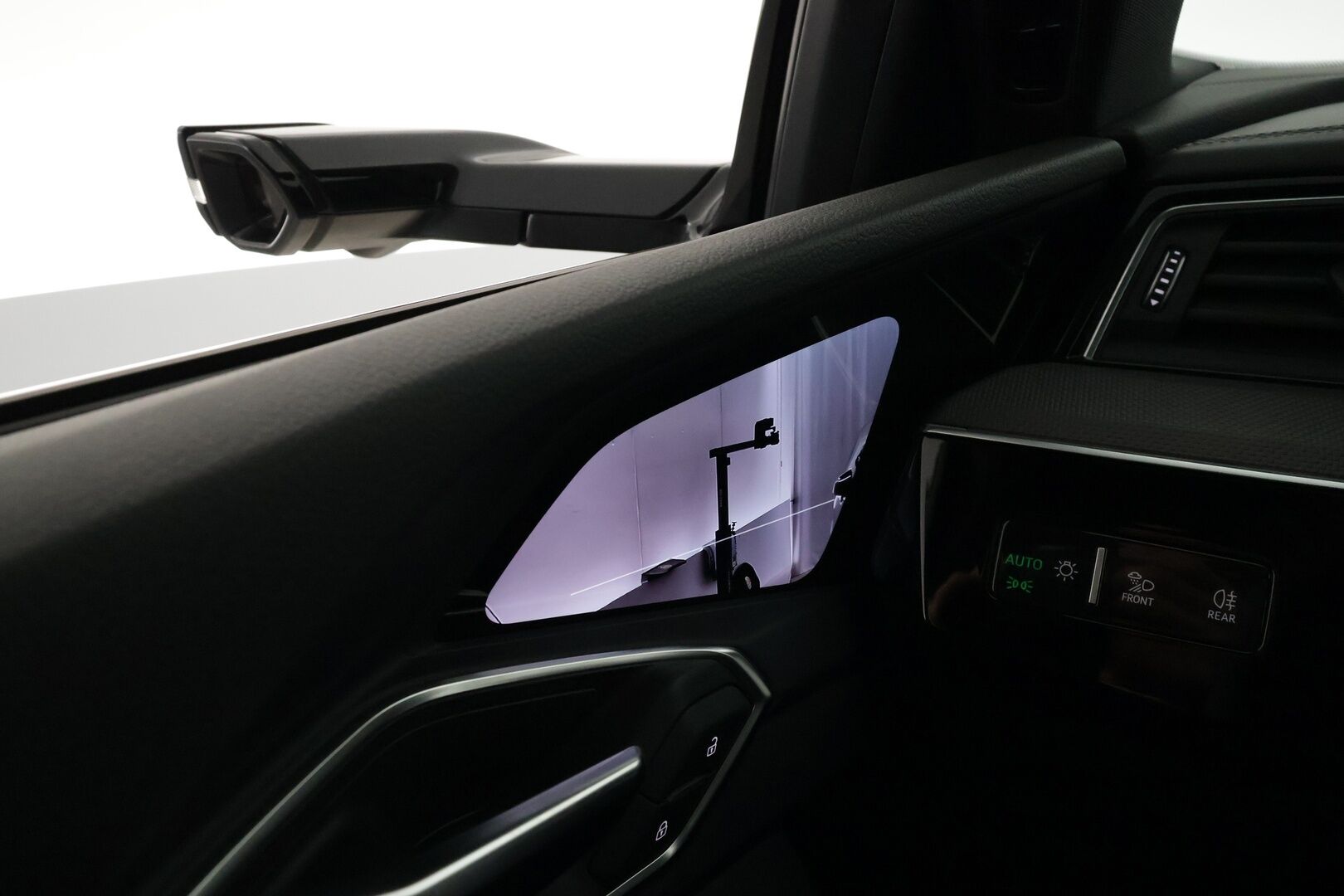 AUDI Q8 E-TRON 2024 Sportback 55 quattro S line - 2,99 % KORKOTARJOUS TÄHÄN AUTOON 14.9. ASTI! - Adapt. Vakkari / Ilma-alusta / Digipeilit / HUD / 360° Kamera / Panorama / Matrix LED / Sporttipenkki Muistilla / KeylessGo