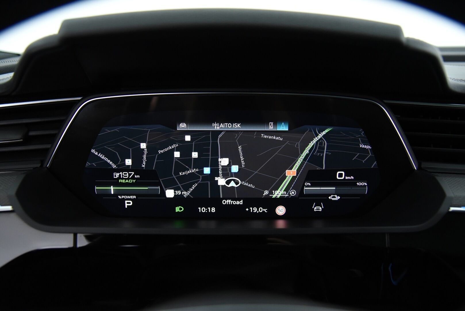 AUDI Q8 E-TRON 2024 Sportback 55 quattro S line - 2,99 % KORKOTARJOUS TÄHÄN AUTOON 14.9. ASTI! - Adapt. Vakkari / Ilma-alusta / Digipeilit / HUD / 360° Kamera / Panorama / Matrix LED / Sporttipenkki Muistilla / KeylessGo