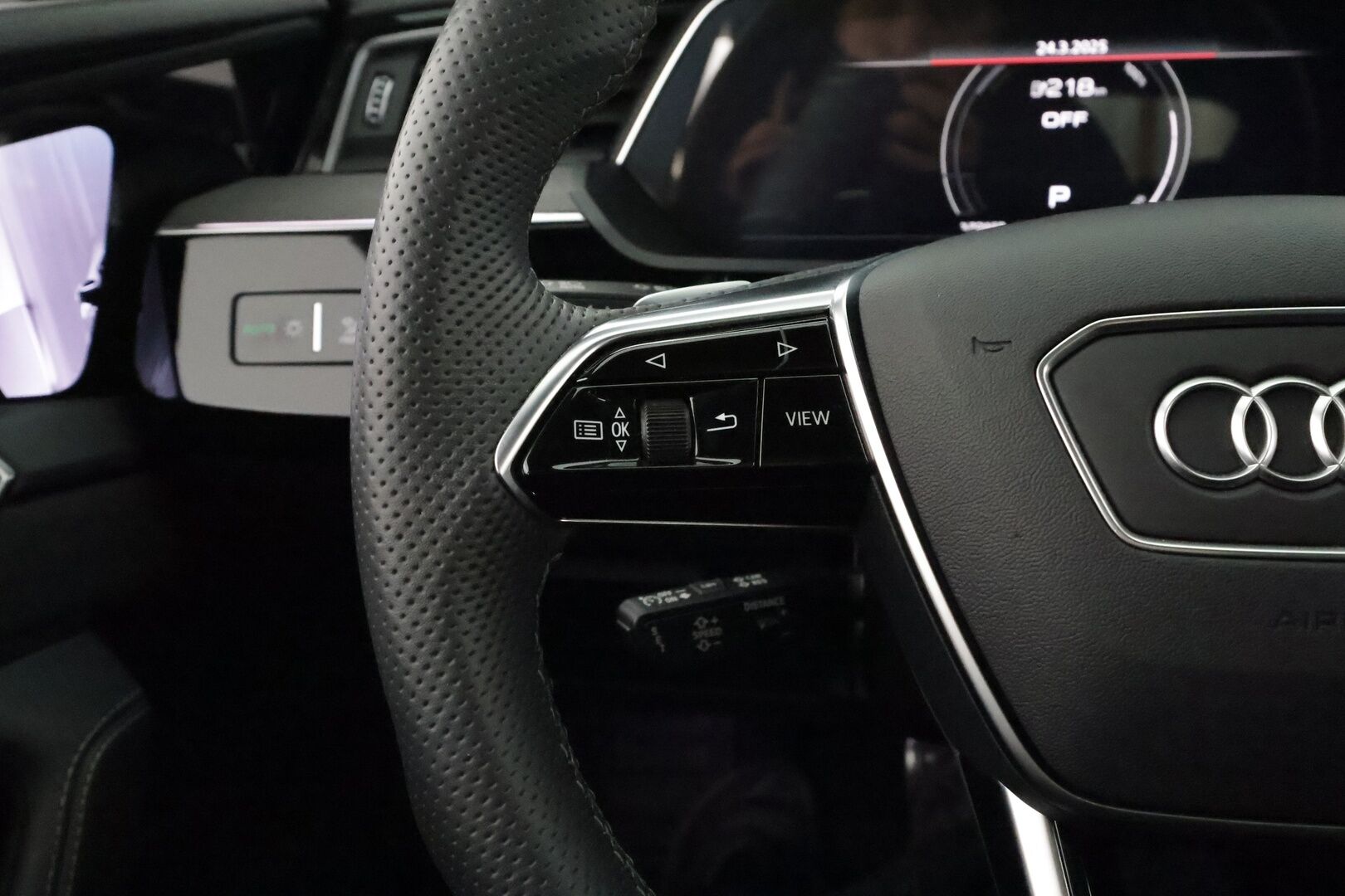 AUDI Q8 E-TRON 2024 Sportback 55 quattro S line - 2,99 % KORKOTARJOUS TÄHÄN AUTOON 14.9. ASTI! - Adapt. Vakkari / Ilma-alusta / Digipeilit / HUD / 360° Kamera / Panorama / Matrix LED / Sporttipenkki Muistilla / KeylessGo