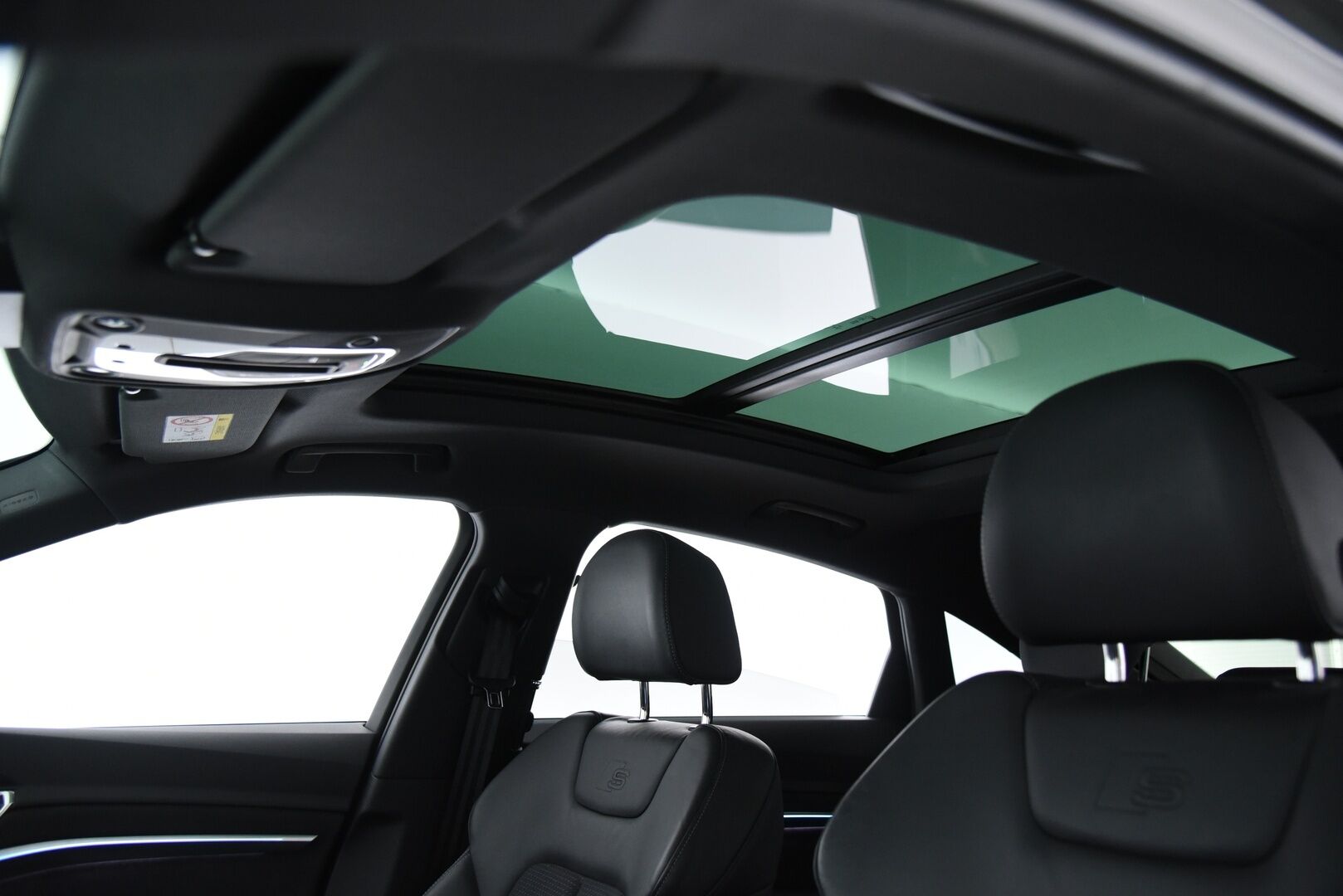 AUDI Q8 E-TRON 2024 Sportback 55 quattro S line - 2,99 % KORKOTARJOUS TÄHÄN AUTOON 14.9. ASTI! - Adapt. Vakkari / Ilma-alusta / Digipeilit / HUD / 360° Kamera / Panorama / Matrix LED / Sporttipenkki Muistilla / KeylessGo