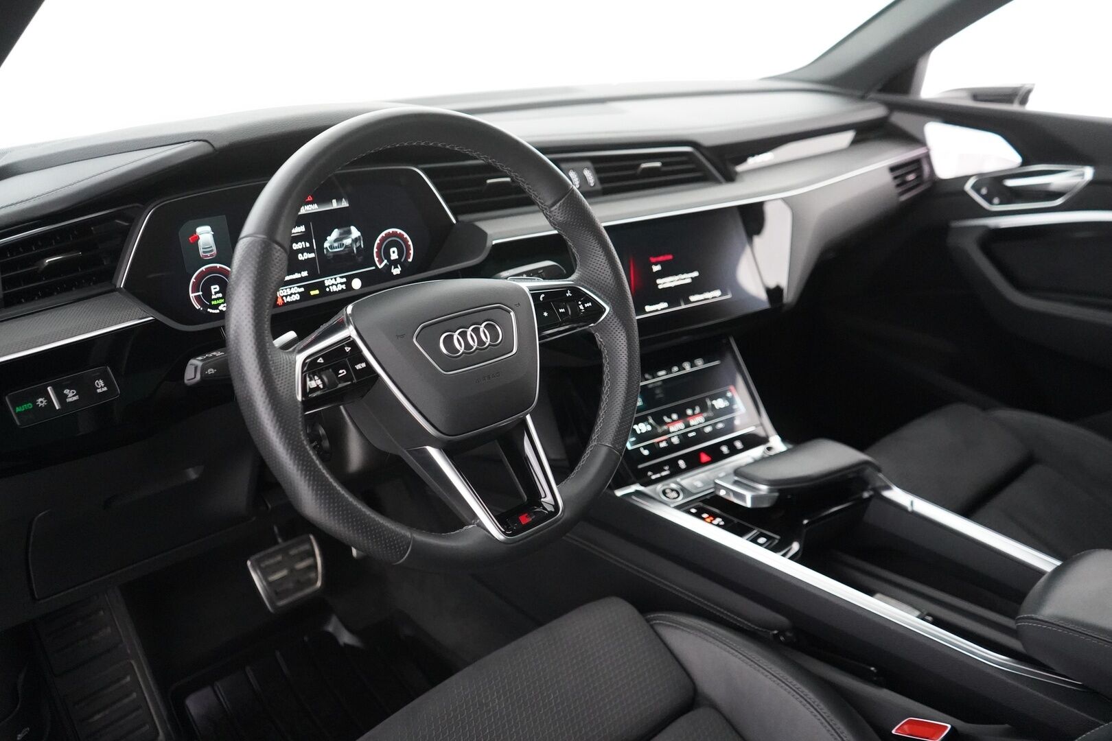 AUDI Q8 E-TRON 2024 Sportback 55 quattro S line - Adapt. Vakkari | Ilma-alusta | Digipeilit | HUD | 360° Kamera / Panorama | Matrix LED | Sporttipenkki Muistilla | KeylessGo