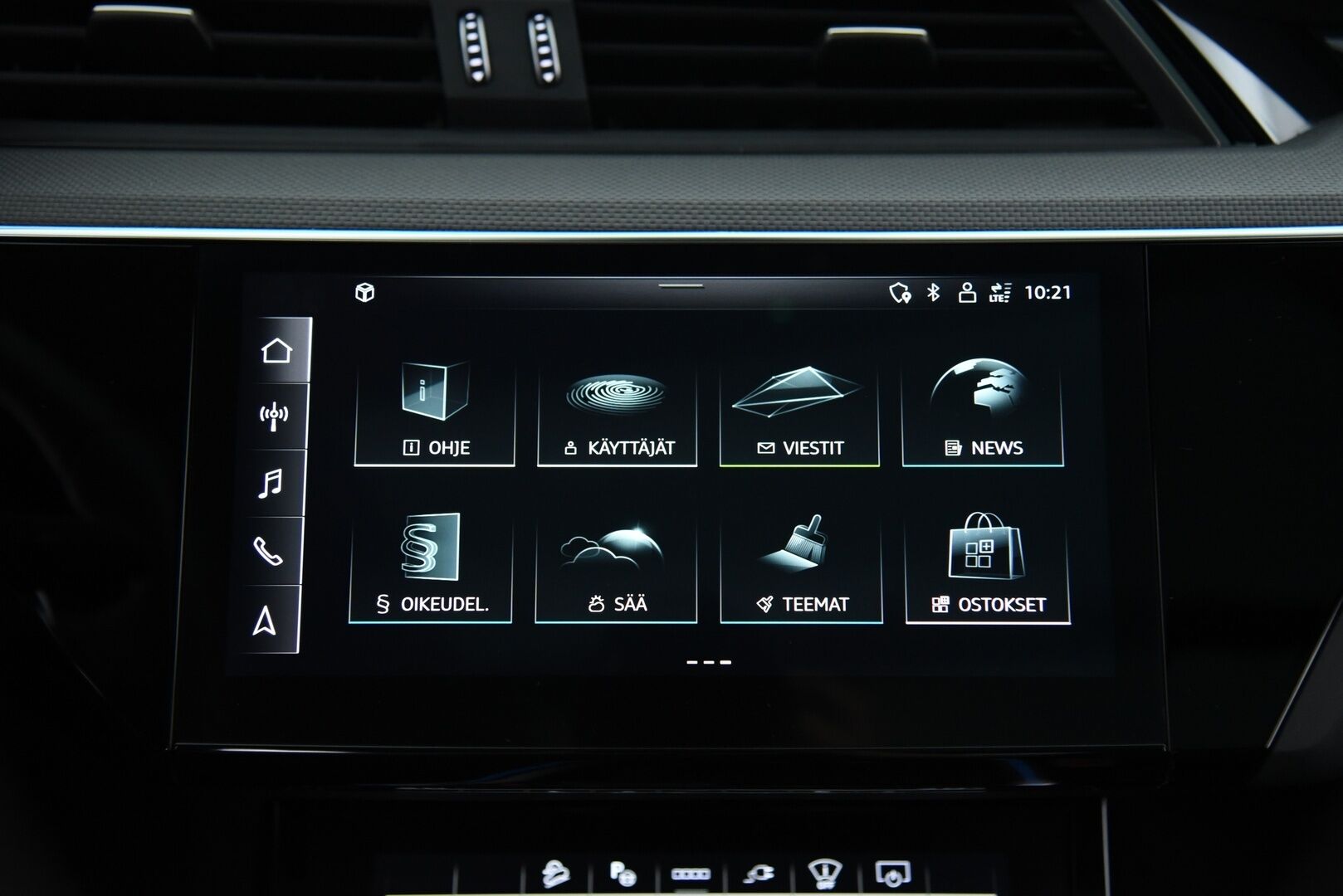 AUDI Q8 E-TRON 2024 Sportback 55 quattro S line - 2,99 % KORKOTARJOUS TÄHÄN AUTOON 14.9. ASTI! - Adapt. Vakkari / Ilma-alusta / Digipeilit / HUD / 360° Kamera / Panorama / Matrix LED / Sporttipenkki Muistilla / KeylessGo
