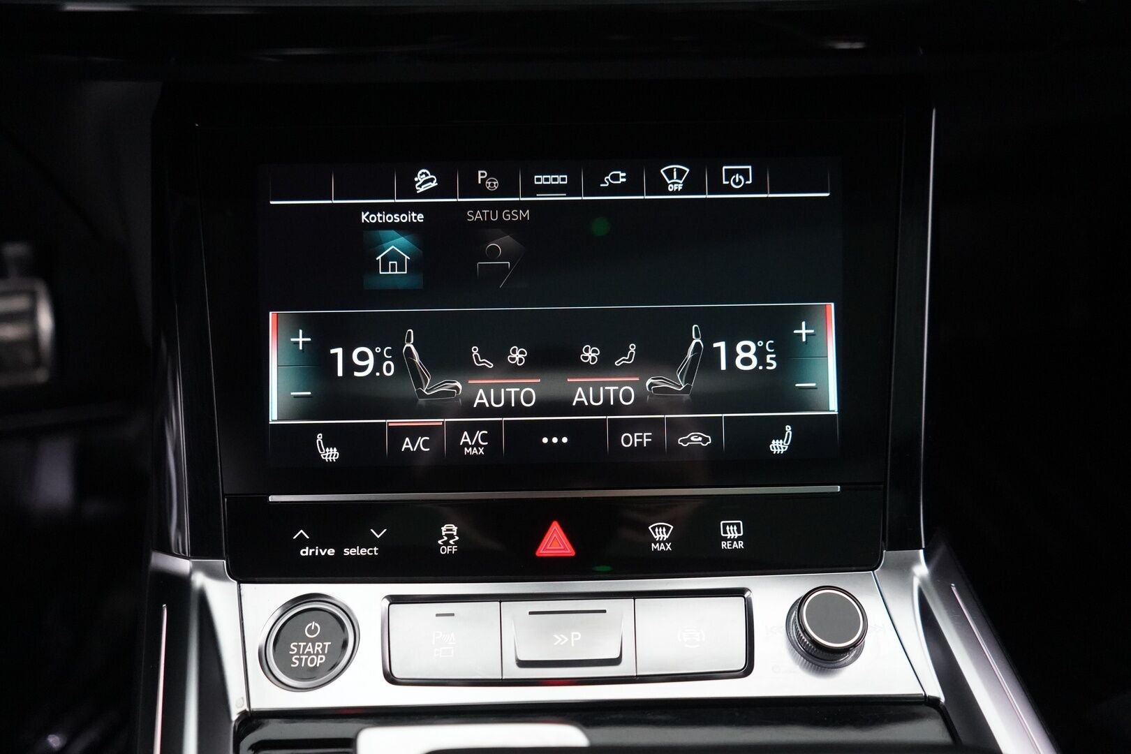 AUDI Q8 E-TRON 2024 Sportback 55 quattro S line - ACC | Ilma-alusta | Digipeilit | HUD | 360° Kamera / Panorama | Matrix LED | Sporttipenkki Muistilla | KeylessGo