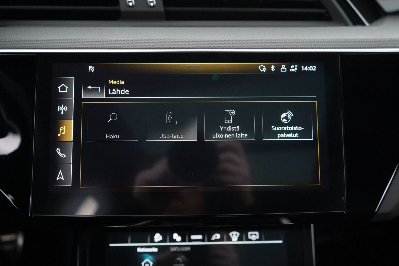 AUDI Q8 E-TRON 2024 Sportback 55 quattro S line - ACC | Ilma-alusta | Digipeilit | HUD | 360° Kamera / Panorama | Matrix LED | Sporttipenkki Muistilla | KeylessGo