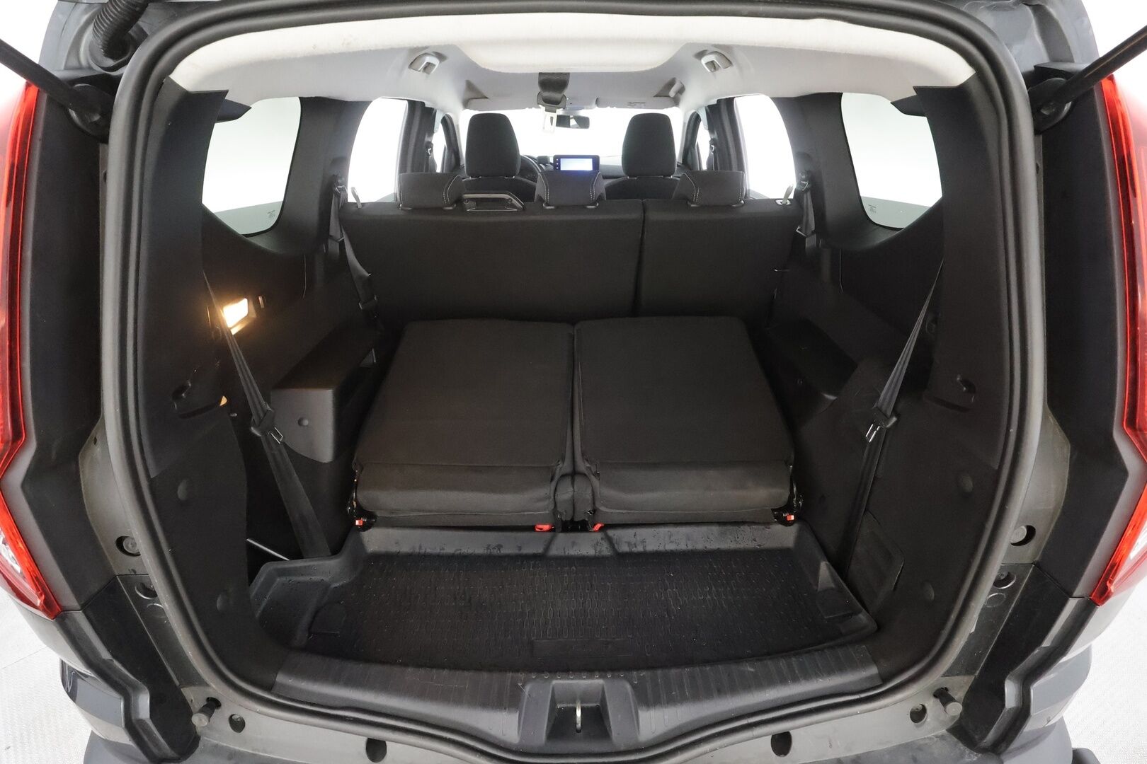 Dacia Jogger 2022 TCe 110 Extreme 7p - | Koukku | P.Kamera | LED | Navi | Vakkari | BSM | Tutkat | Merkkihuollot | 2x renkaat aluvantein | 