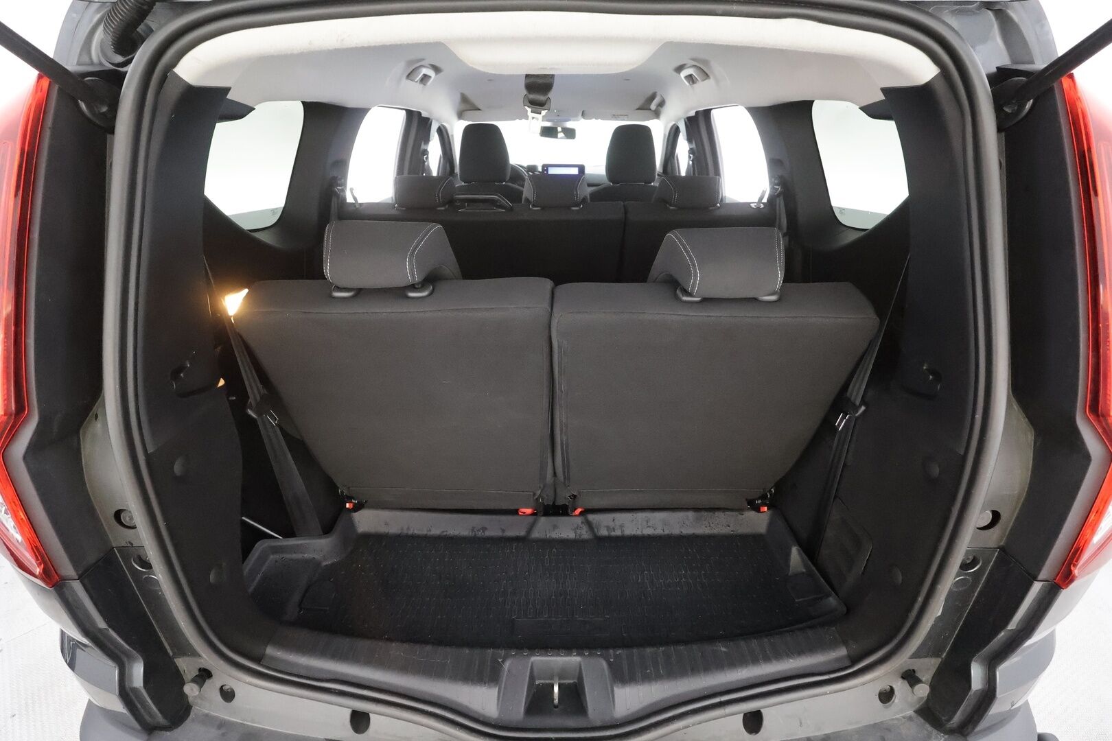 Dacia Jogger 2022 TCe 110 Extreme 7p - | Koukku | P.Kamera | LED | Navi | Vakkari | BSM | Tutkat | Merkkihuollot | 2x renkaat aluvantein | 