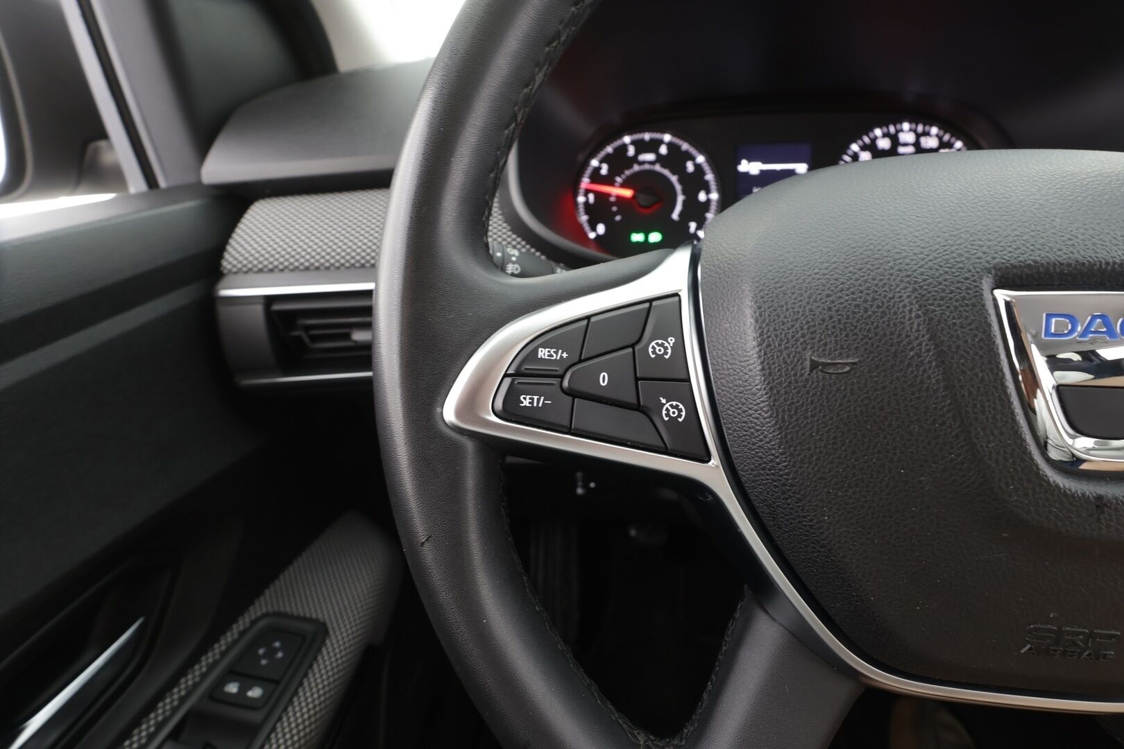 Dacia Jogger 2022 TCe 110 Extreme 7p - | Koukku | P.Kamera | LED | Navi | Vakkari | BSM | Tutkat | Merkkihuollot | 2x renkaat aluvantein | 