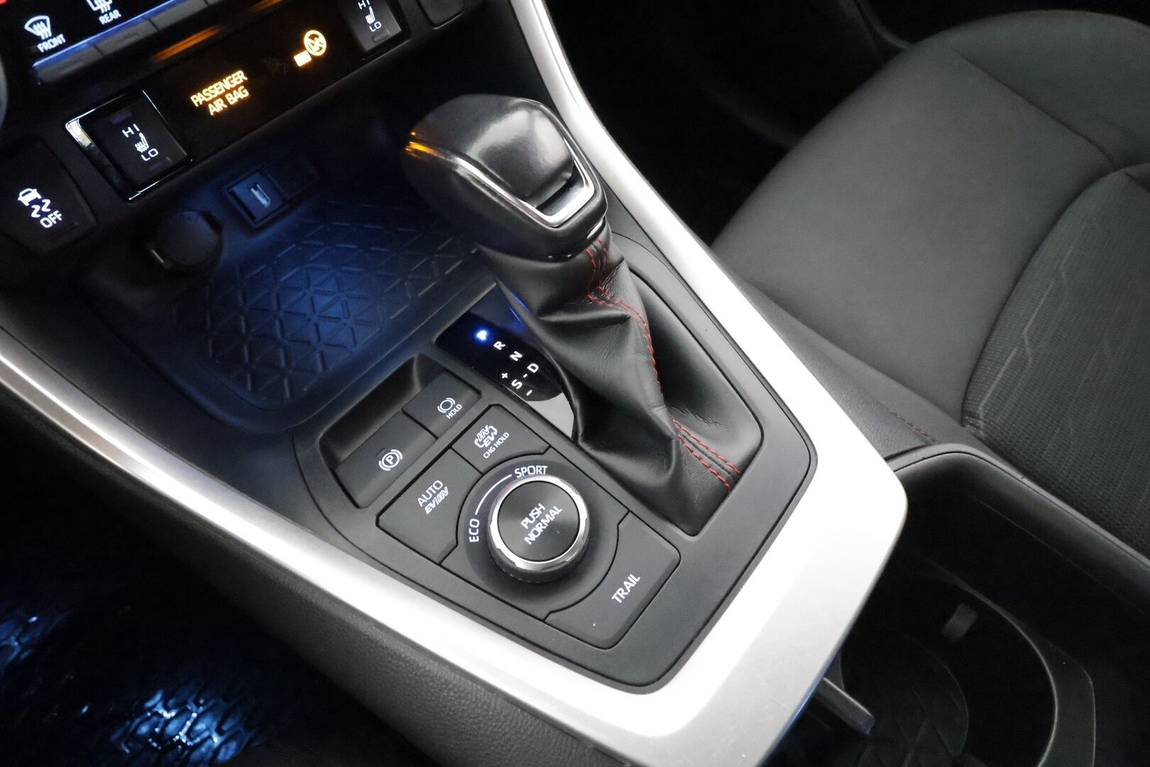 Toyota RAV4 Plug-in 2022 Hybrid 2,5 AWD-i Active Charged Edition * ACC / Koukku / P.kamera / LED / Sähköpenkki / Keyless / Facelift / Ratinlämmitin * - Suomi-auto / Kahdet renkaat aluvanteilla / Merkkihuollettu - HULLUT AVAJAISHULINAT KORKOTARJOUS 3,29 %