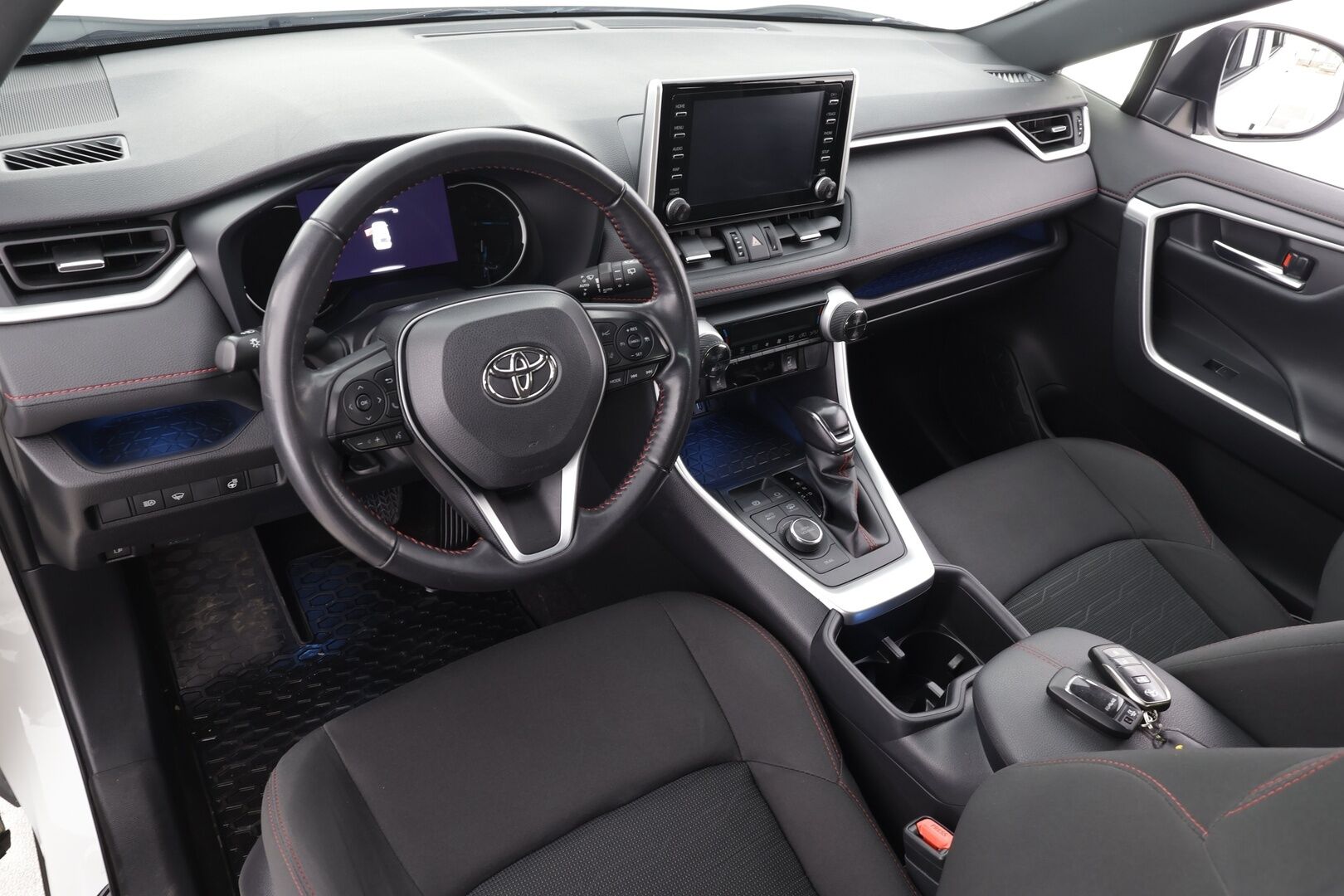 Toyota RAV4 Plug-in 2022 Hybrid 2,5 AWD-i Active Charged Edition * ACC / Koukku / P.kamera / LED / Sähköpenkki / Keyless / Facelift / Ratinlämmitin * - Suomi-auto / Kahdet renkaat aluvanteilla / Merkkihuollettu - HULLUT AVAJAISHULINAT KORKOTARJOUS 3,29 %