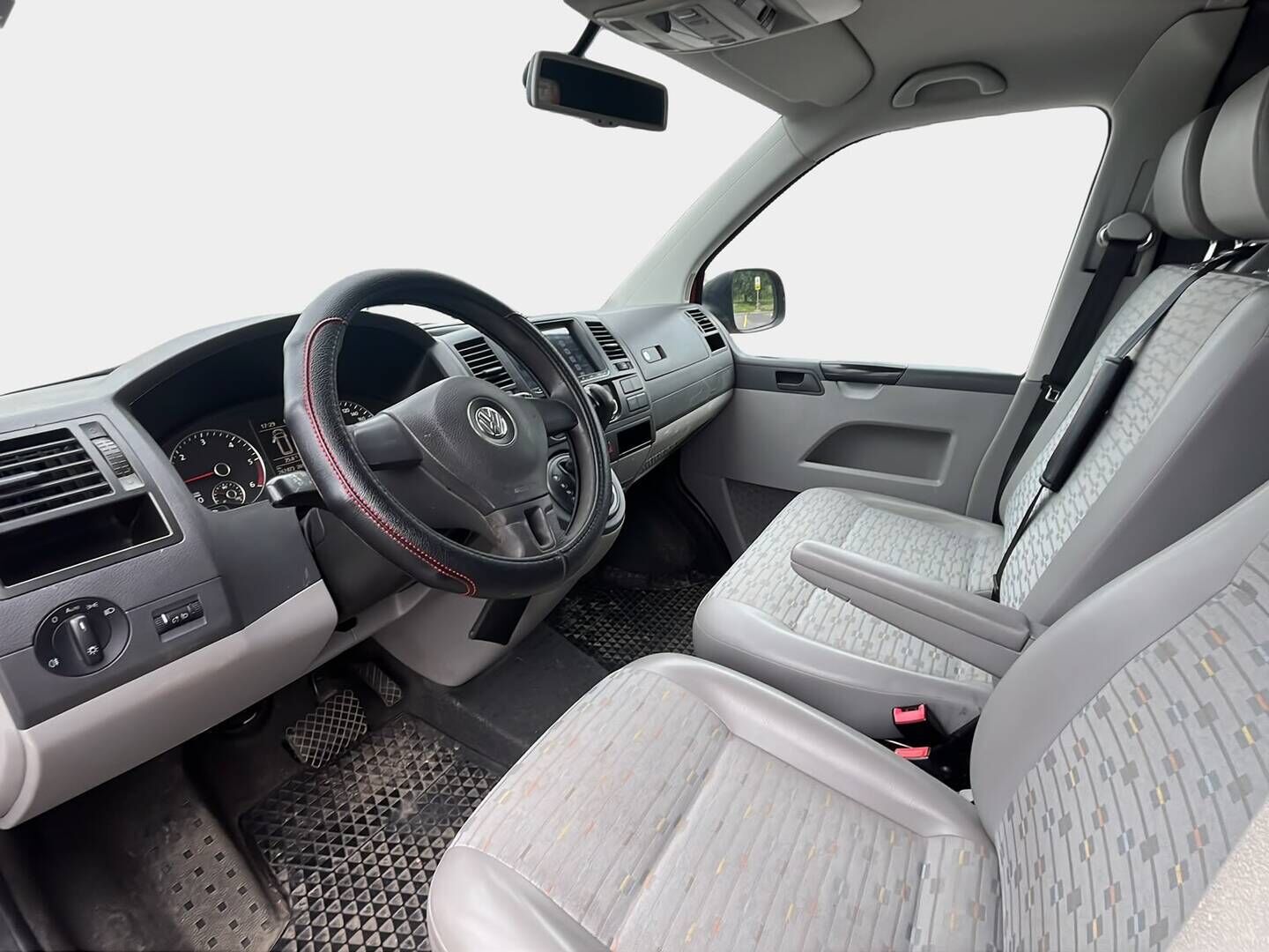 Volkswagen Transporter 2010 TRANSPORTER Umpikorinen (BB) 6ov 1968cm3 A - YritysOutlet- Myydään vain yrityksille! | Webasto | Ilmastointi | Jakopää tehty | Carplay |