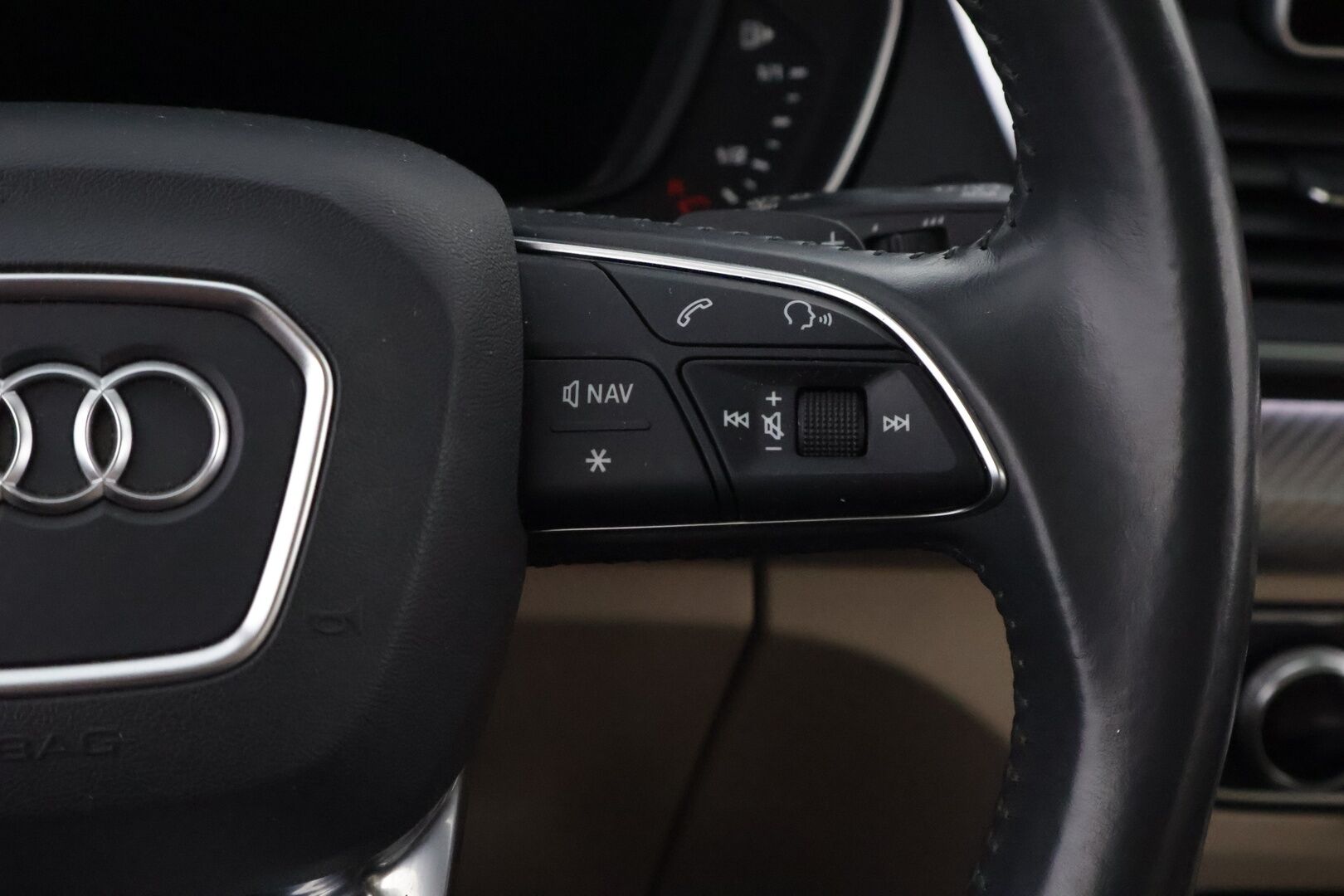 Audi Q5 2020 55 TFSI e quattro S tronic Electrified Edition S Line * Panorama / Bang & Olufsen / HUD / Hieronta / Ilma-Alusta / Vetokoukku - Muistipenkki / Nahka-Alcantara / Matrix LED / SUPERVARUSTEET!