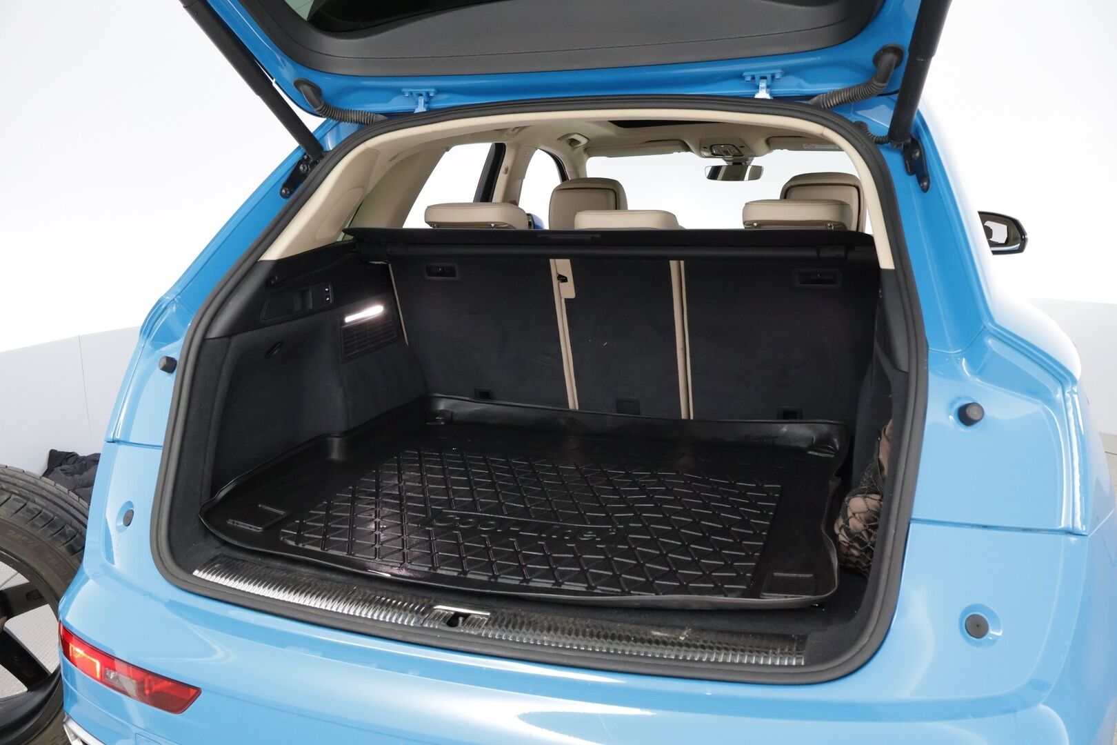 Audi Q5 2020 55 TFSI e quattro S tronic Electrified Edition S Line * Panorama / Bang & Olufsen / HUD / Hieronta / Ilma-Alusta / Vetokoukku - Muistipenkki / Nahka-Alcantara / Matrix LED / SUPERVARUSTEET!