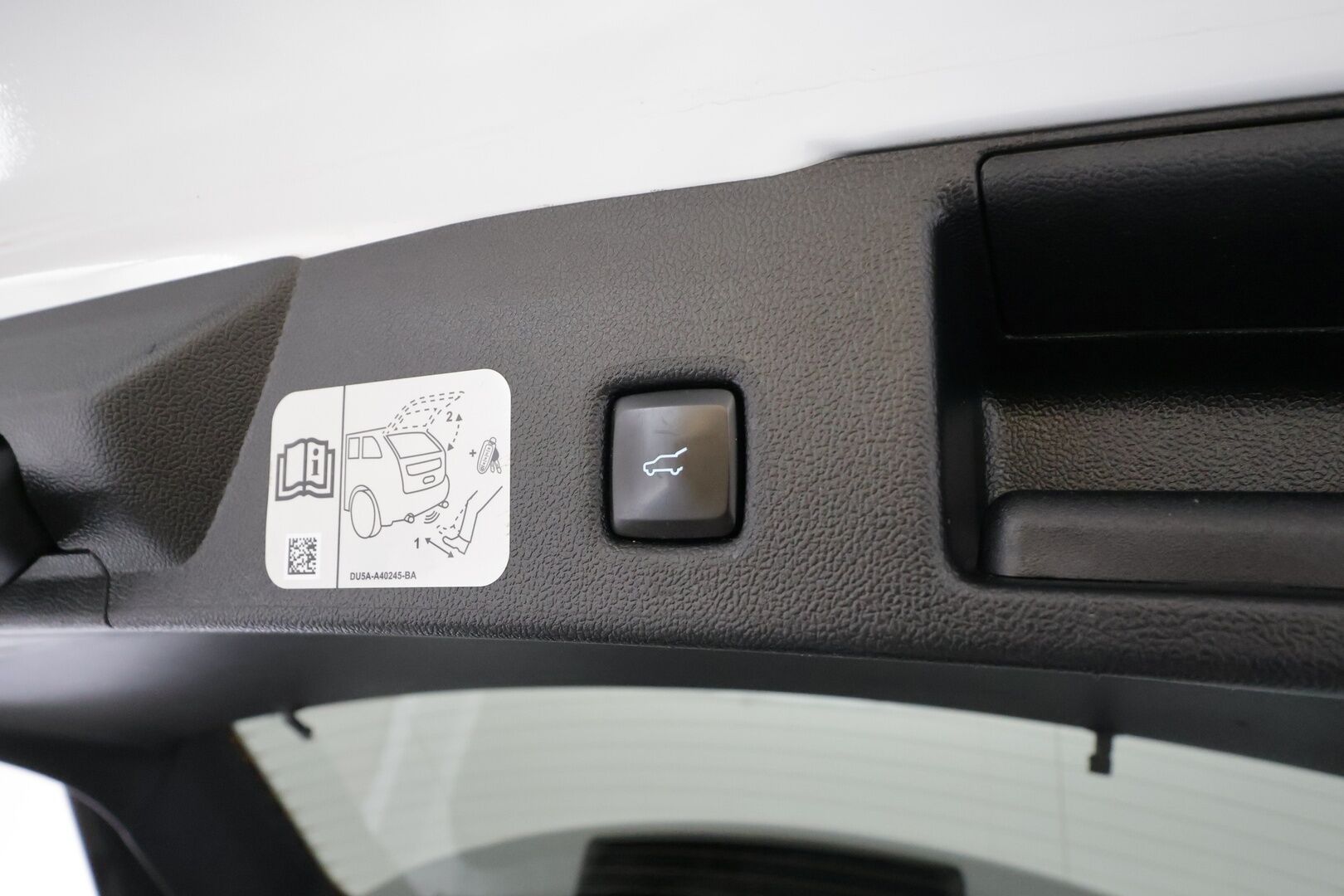 Ford Kuga 2022 2,5 (PHEV) 225hv CVT FWD ST-Line *  ACC / P.kamera / LED / Navi / B&O / Sähköpenkki / KeylessGo / Digimittaristo * - Kahdet renkaat aluvanteilla / Merkkihuollettu - HULLU BLACKWEEK KORKOTARJOUS 2,49%