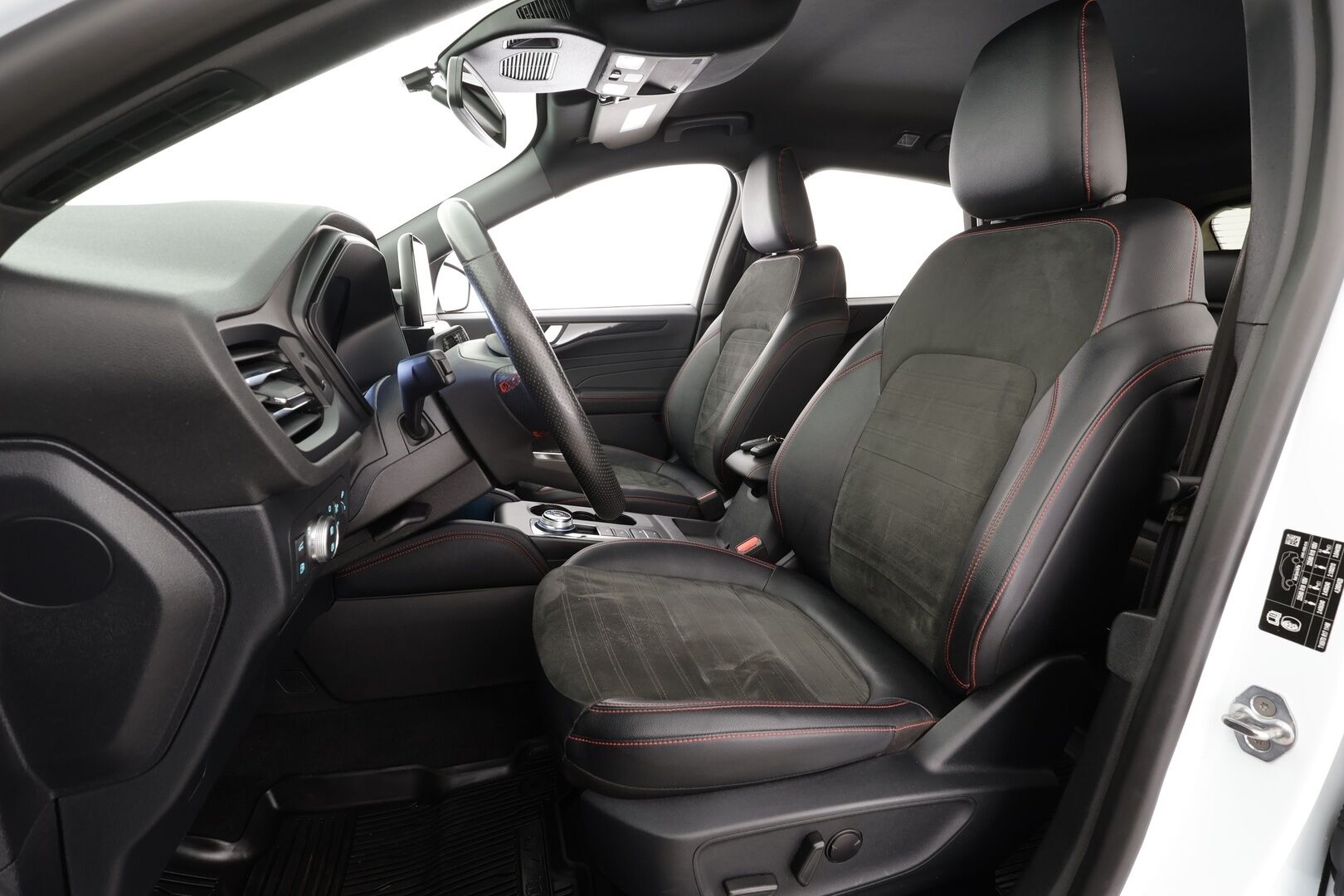 Ford Kuga 2022 2,5 (PHEV) 225hv CVT FWD ST-Line *  ACC / P.kamera / LED / Navi / B&O / Sähköpenkki / KeylessGo / Digimittaristo * - Akku kuntotarkistettu / Kahdet renkaat aluvanteilla / Merkkihuollettu