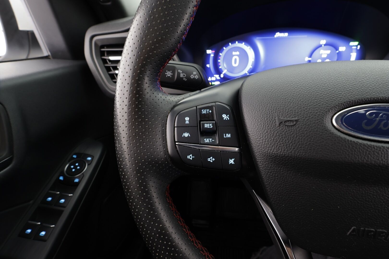 Ford Kuga 2022 2,5 (PHEV) 225hv CVT FWD ST-Line *  ACC / P.kamera / LED / Navi / B&O / Sähköpenkki / KeylessGo / Digimittaristo * - Kahdet renkaat aluvanteilla / Merkkihuollettu - HULLU BLACKWEEK KORKOTARJOUS 2,49%