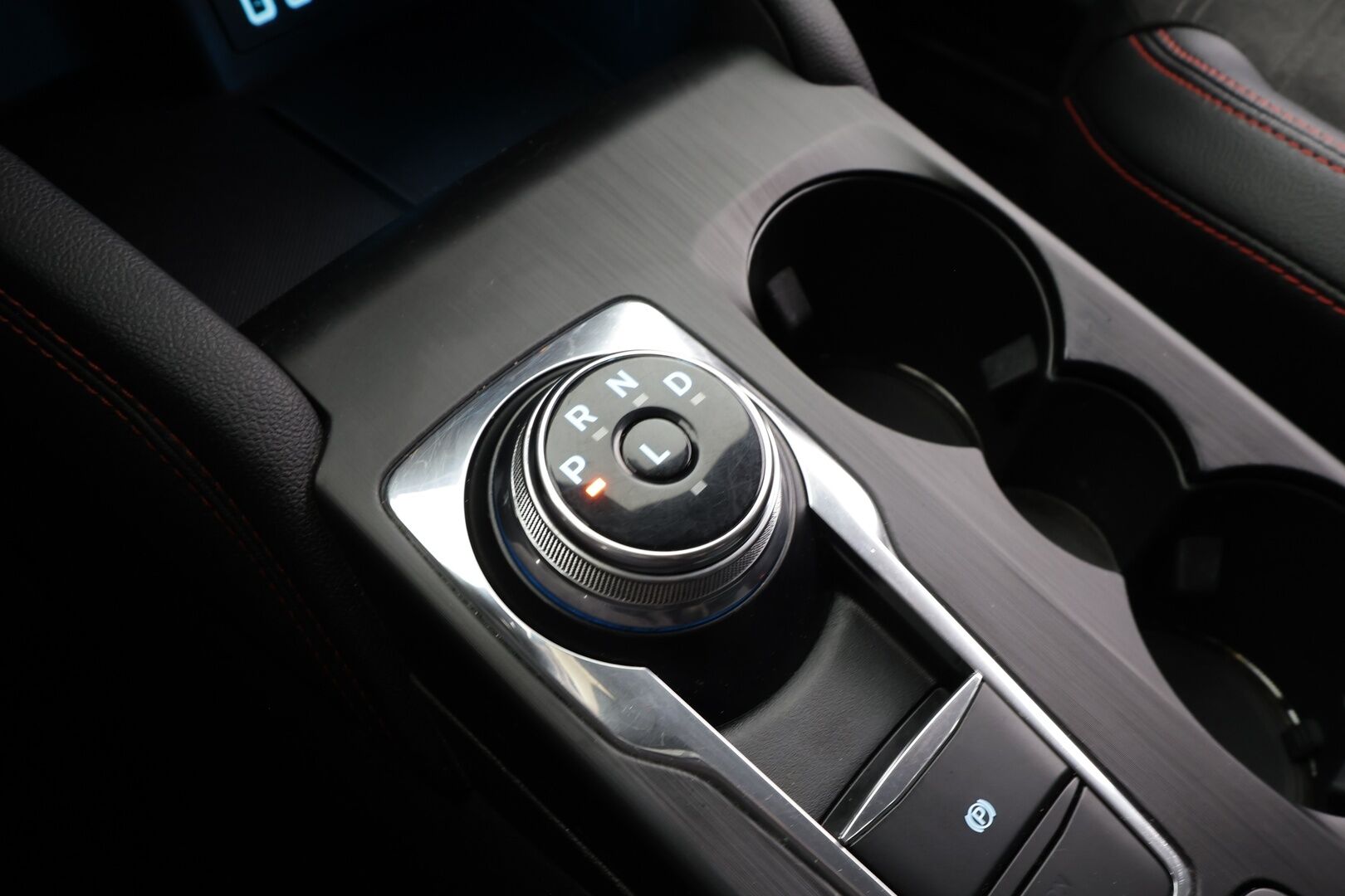 Ford Kuga 2022 2,5 (PHEV) 225hv CVT FWD ST-Line *  ACC / P.kamera / LED / Navi / B&O / Sähköpenkki / KeylessGo / Digimittaristo * - Kahdet renkaat aluvanteilla / Merkkihuollettu - HULLU BLACKWEEK KORKOTARJOUS 2,49%