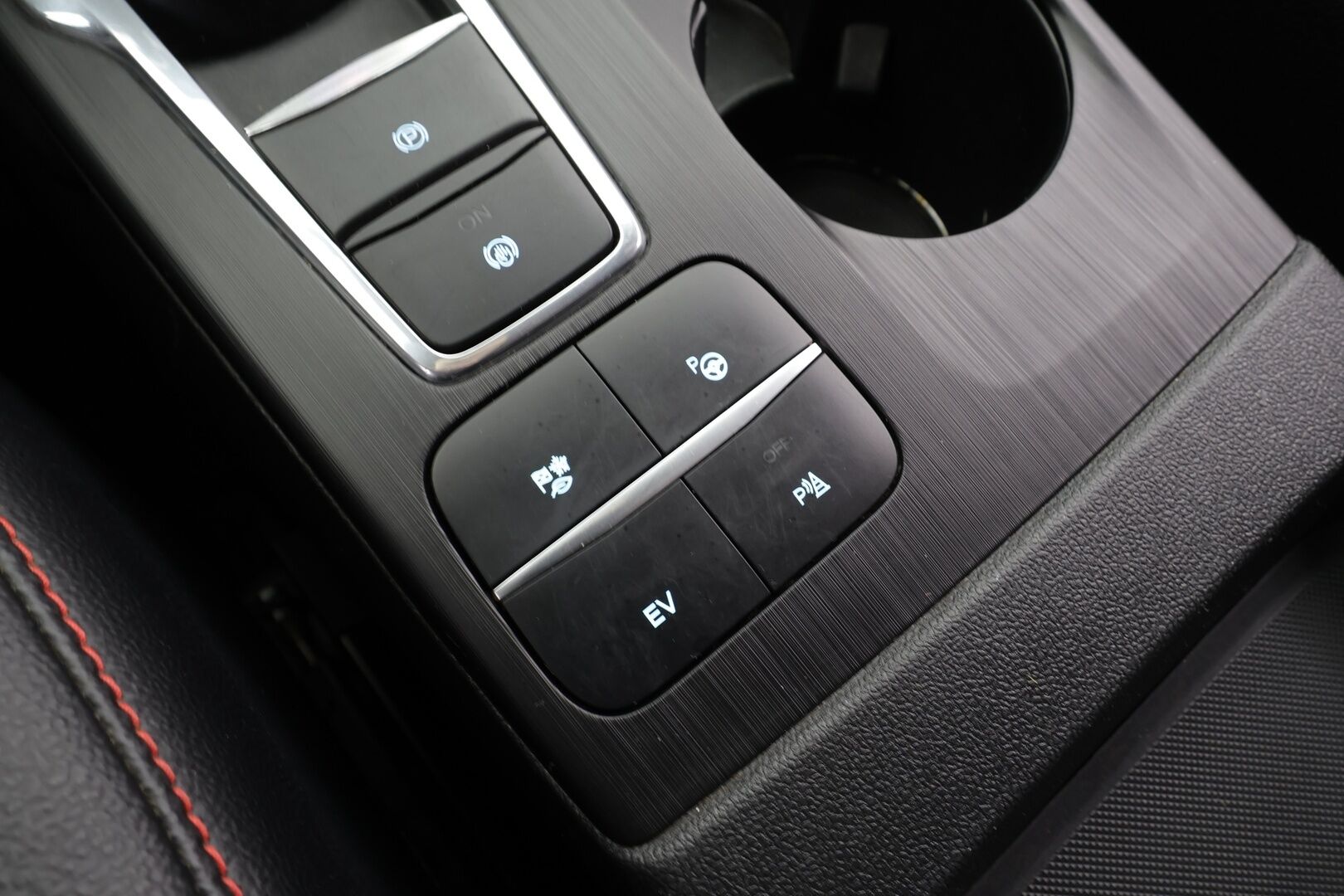 Ford Kuga 2022 2,5 (PHEV) 225hv CVT FWD ST-Line *  ACC / P.kamera / LED / Navi / B&O / Sähköpenkki / KeylessGo / Digimittaristo * - Akku kuntotarkistettu / Kahdet renkaat aluvanteilla / Merkkihuollettu