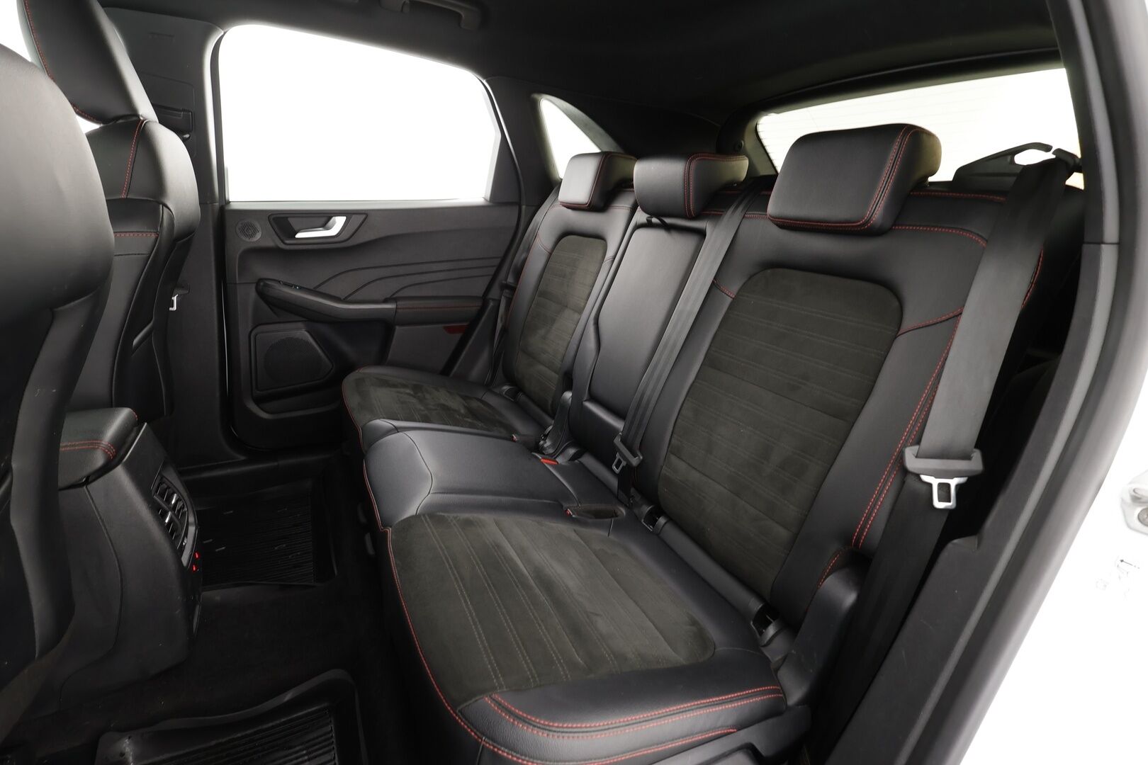 Ford Kuga 2022 2,5 (PHEV) 225hv CVT FWD ST-Line *  ACC / P.kamera / LED / Navi / B&O / Sähköpenkki / KeylessGo / Digimittaristo * - Akku kuntotarkistettu / Kahdet renkaat aluvanteilla / Merkkihuollettu