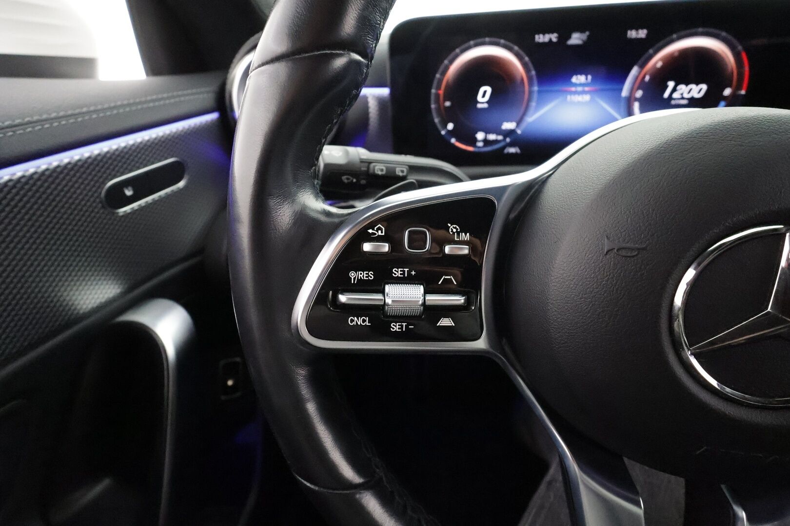 Mercedes-Benz CLA 2023 250 e A Shooting Brake Business Edition * Distronic Pro / P.kamera / Widescreen / Sähköluukku / LED / Navi / Puolinahat * - Suomi-auto / Kahdet renkaat aluvanteilla