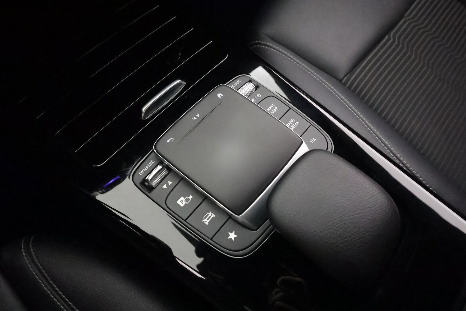 Mercedes-Benz CLA 2023 250 e A Shooting Brake Business Edition * Distronic Pro / P.kamera / Widescreen / Sähköluukku / LED / Navi / Puolinahat * - Suomi-auto / Kahdet renkaat aluvanteilla