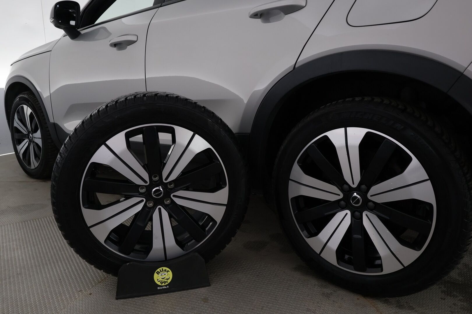 Volvo C40 2023 Recharge Single Ultimate aut - | ILP | Lasikatto | ACC | 360 | H&K | Sporttipenkki Muistilla | LED | Navi | Katveavustin | Kaistavahti | Keyless | Merkkihuollot | 2x Latauskaapelit | Kahdet renkaat | 1-om Suomi-auto |