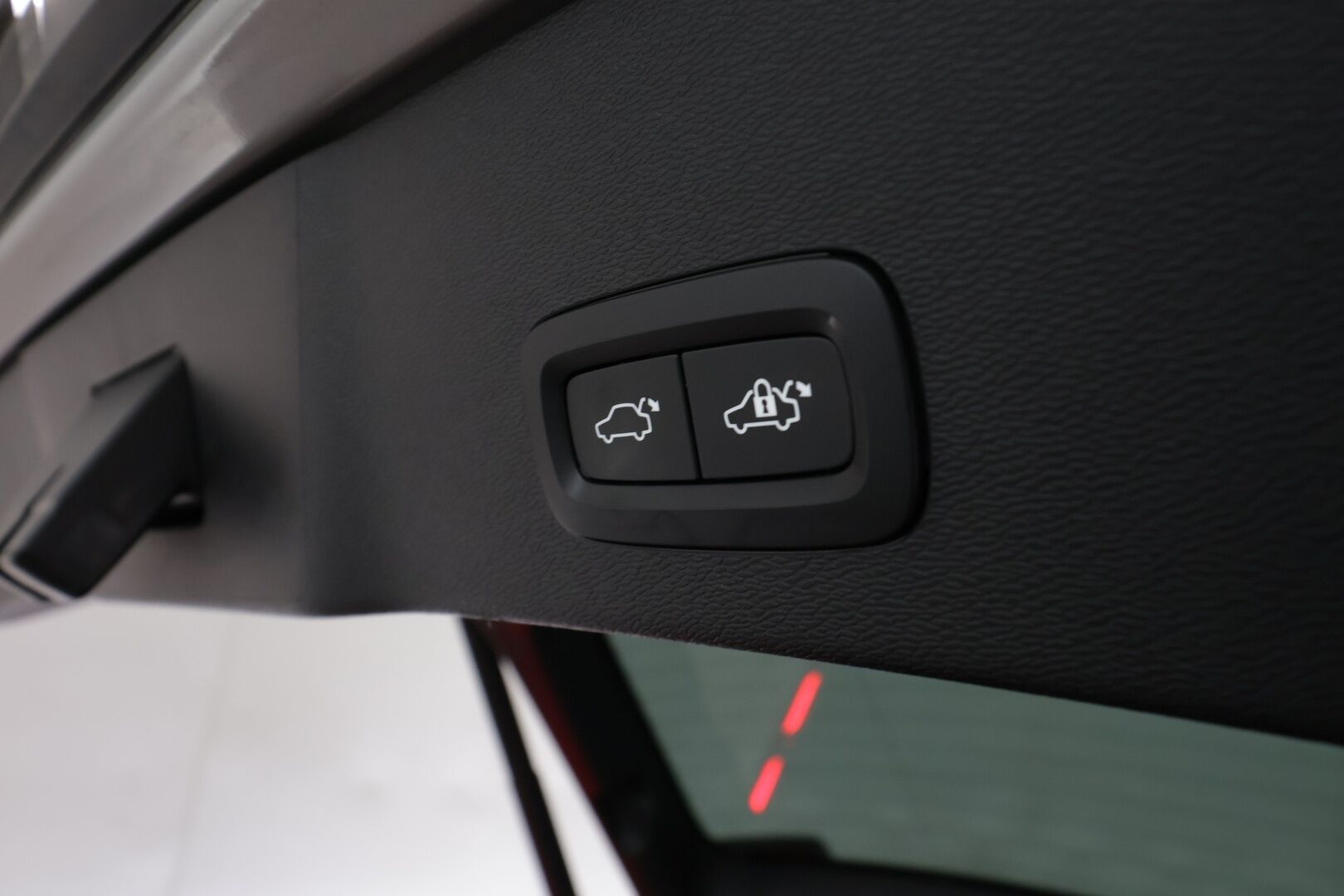 Volvo C40 2023 Recharge Single Ultimate aut - | ILP | Lasikatto | ACC | 360 | H&K | Sporttipenkki Muistilla | LED | Navi | Katveavustin | Kaistavahti | Keyless | Merkkihuollot | 2x Latauskaapelit | Kahdet renkaat | 1-om Suomi-auto |