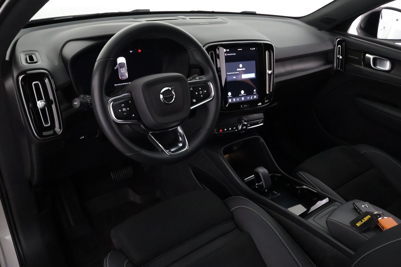 Volvo C40 2023 Recharge Single Ultimate aut - | ILP | Lasikatto | ACC | 360 | H&K | Sporttipenkki Muistilla | LED | Navi | Katveavustin | Kaistavahti | Keyless | Merkkihuollot | 2x Latauskaapelit | Kahdet renkaat | 1-om Suomi-auto |