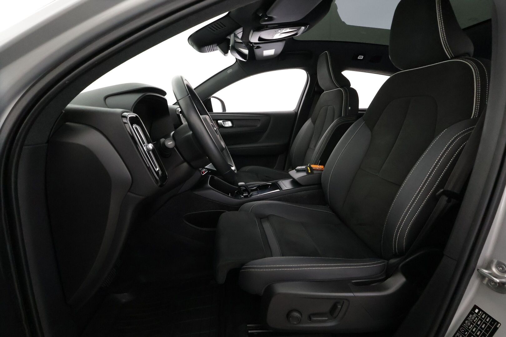 Volvo C40 2023 Recharge Single Ultimate aut - | ILP | Lasikatto | ACC | 360 | H&K | Sporttipenkki Muistilla | LED | Navi | Katveavustin | Kaistavahti | Keyless | Merkkihuollot | 2x Latauskaapelit | Kahdet renkaat | 1-om Suomi-auto |