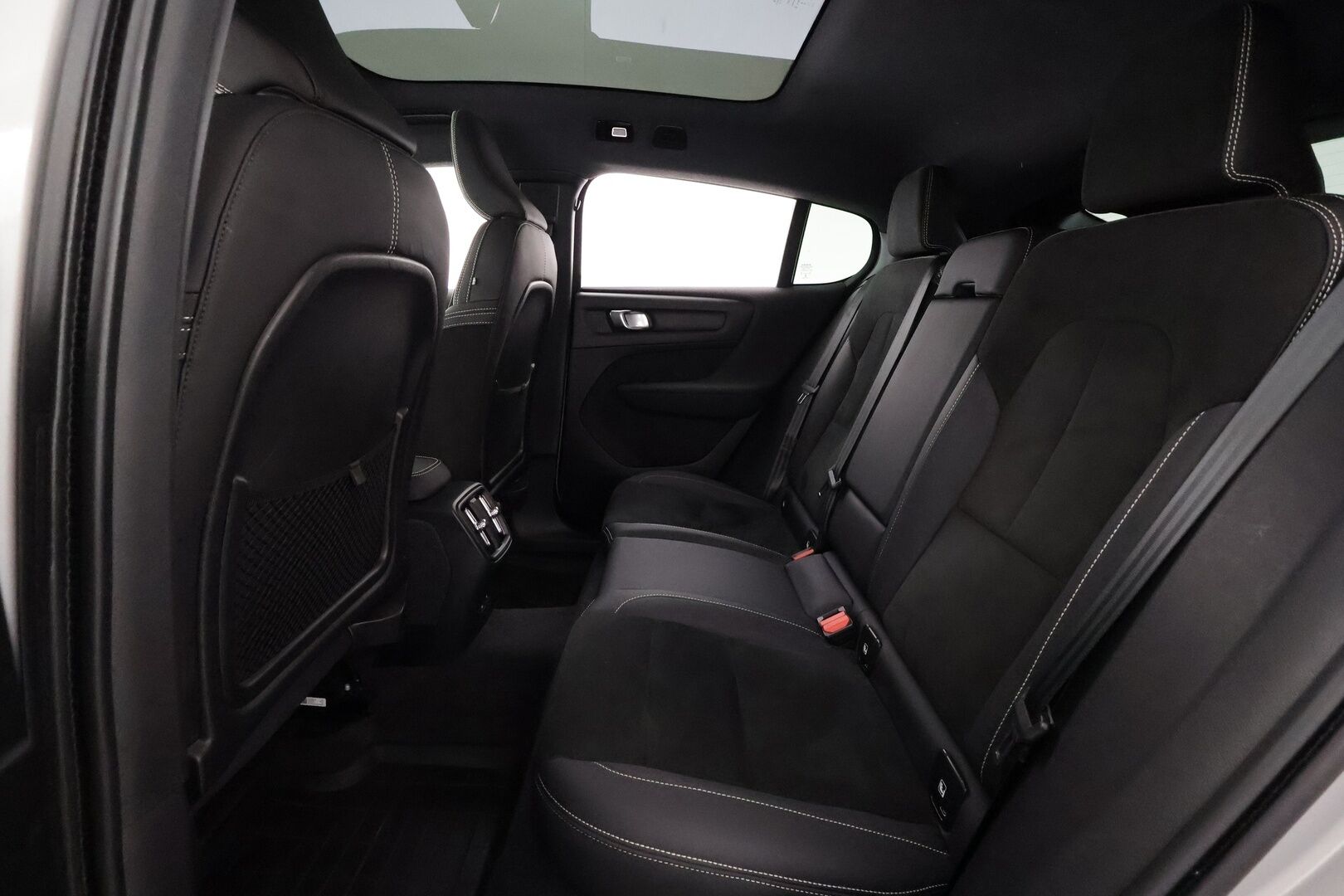 Volvo C40 2023 Recharge Single Ultimate aut - | ILP | Lasikatto | ACC | 360 | H&K | Sporttipenkki Muistilla | LED | Navi | Katveavustin | Kaistavahti | Keyless | Merkkihuollot | 2x Latauskaapelit | Kahdet renkaat | 1-om Suomi-auto |