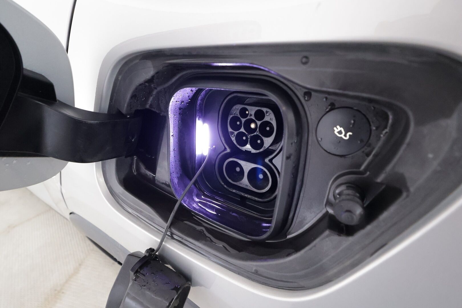 Volvo C40 2023 Recharge Single Ultimate aut - | ILP | Lasikatto | ACC | 360 | H&K | Sporttipenkki Muistilla | LED | Navi | Katveavustin | Kaistavahti | Keyless | Merkkihuollot | 2x Latauskaapelit | Kahdet renkaat | 1-om Suomi-auto |