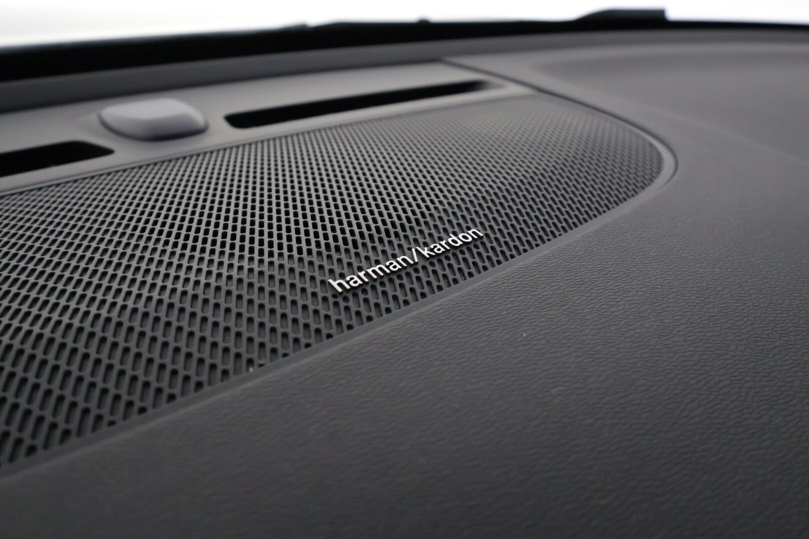 Volvo C40 2023 Recharge Single Ultimate aut - | ILP | Lasikatto | ACC | 360 | H&K | Sporttipenkki Muistilla | LED | Navi | Katveavustin | Kaistavahti | Keyless | Merkkihuollot | 2x Latauskaapelit | Kahdet renkaat | 1-om Suomi-auto |