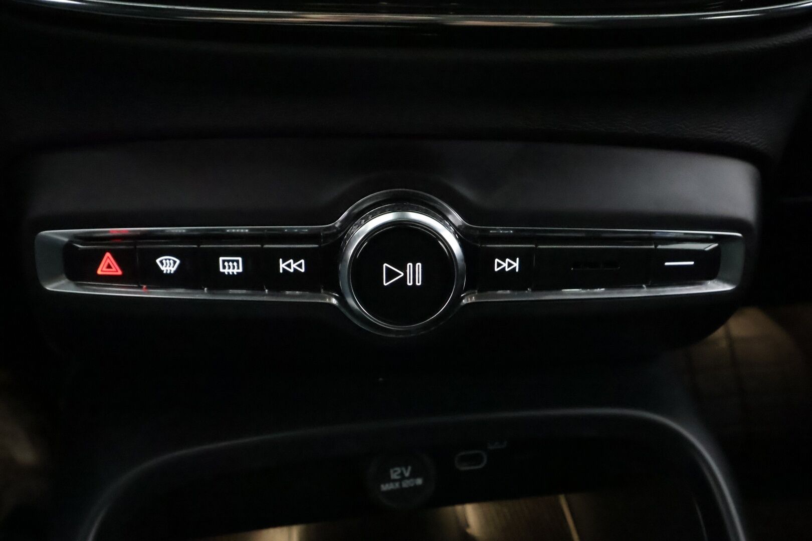Volvo C40 2023 Recharge Single Ultimate aut - | ILP | Lasikatto | ACC | 360 | H&K | Sporttipenkki Muistilla | LED | Navi | Katveavustin | Kaistavahti | Keyless | Merkkihuollot | 2x Latauskaapelit | Kahdet renkaat | 1-om Suomi-auto |
