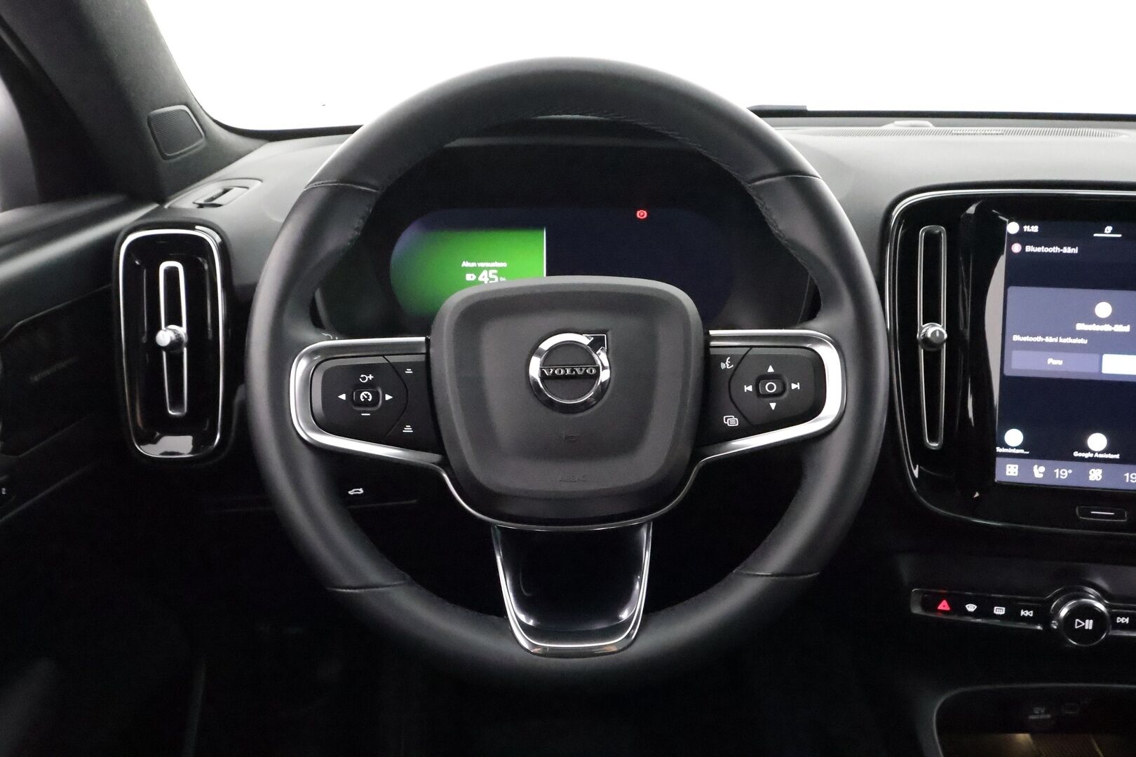 Volvo C40 2023 Recharge Single Ultimate aut - | ILP | Lasikatto | ACC | 360 | H&K | Sporttipenkki Muistilla | LED | Navi | Katveavustin | Kaistavahti | Keyless | Merkkihuollot | 2x Latauskaapelit | Kahdet renkaat | 1-om Suomi-auto |